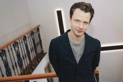 Theater Beyond Theater. How and when the world became theater definitively / how we play every day