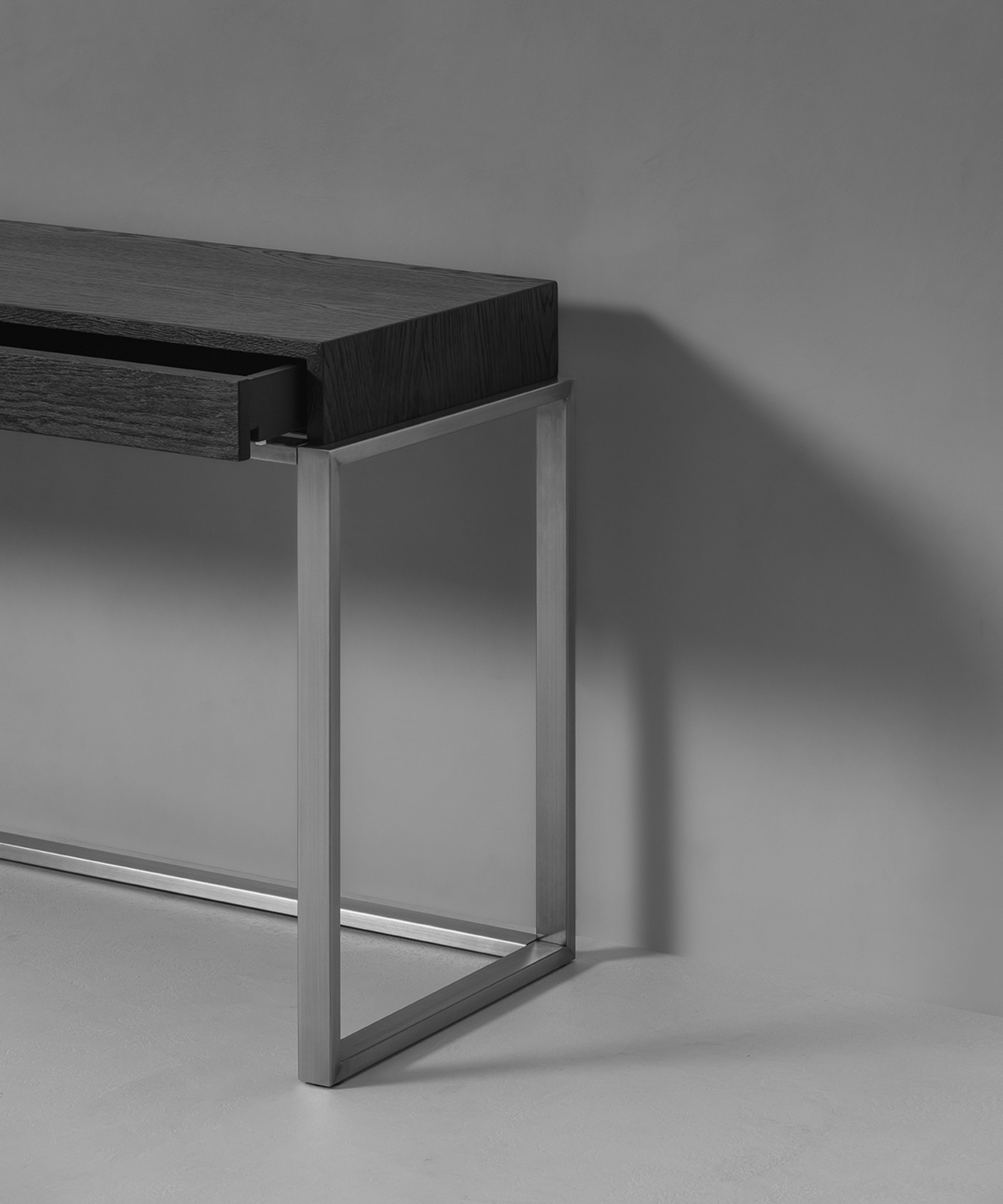 Une console aux proportions délicates signée Marlieke Van Rossum.