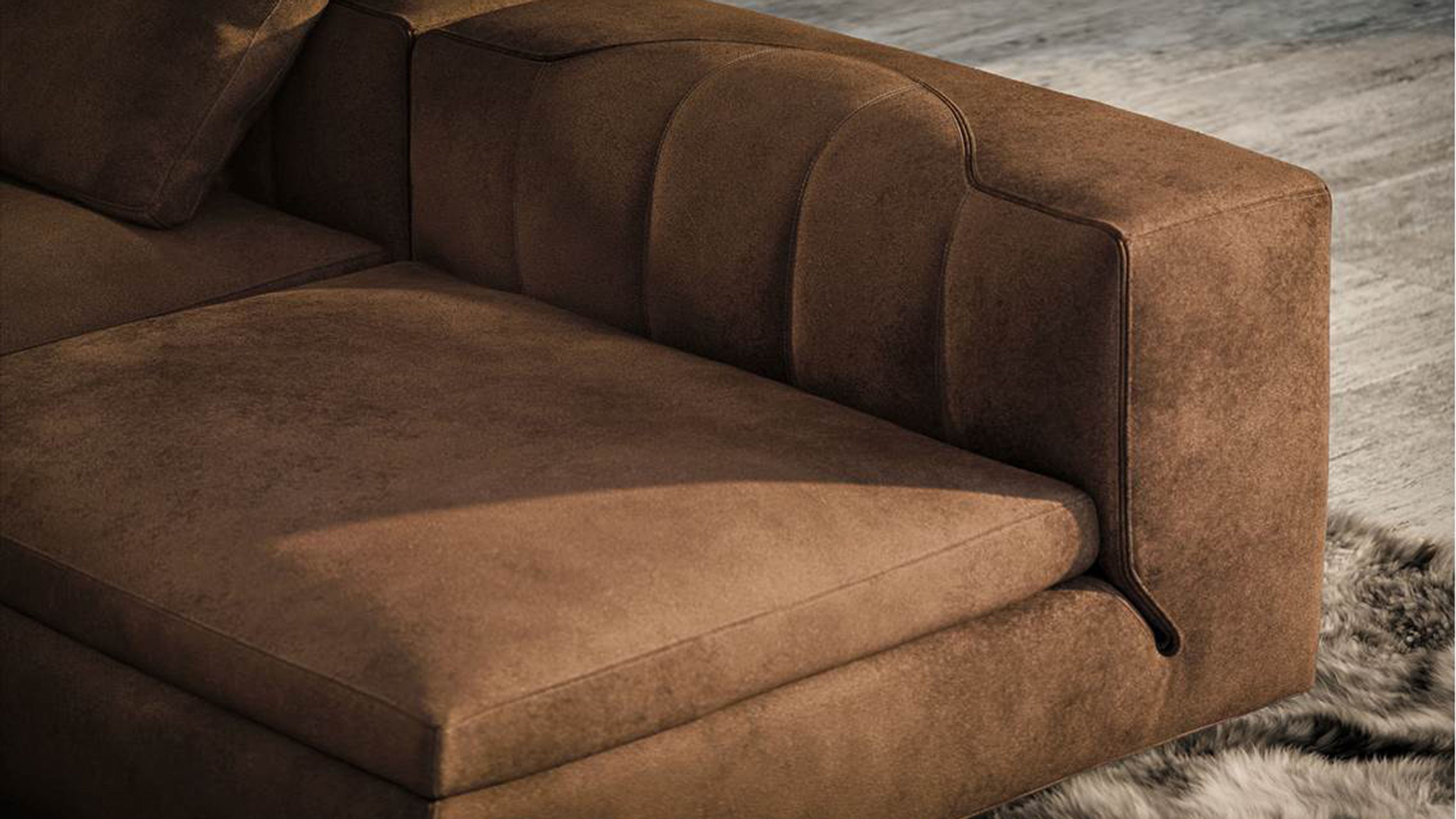 Classic and timeless design Minotti sofa.