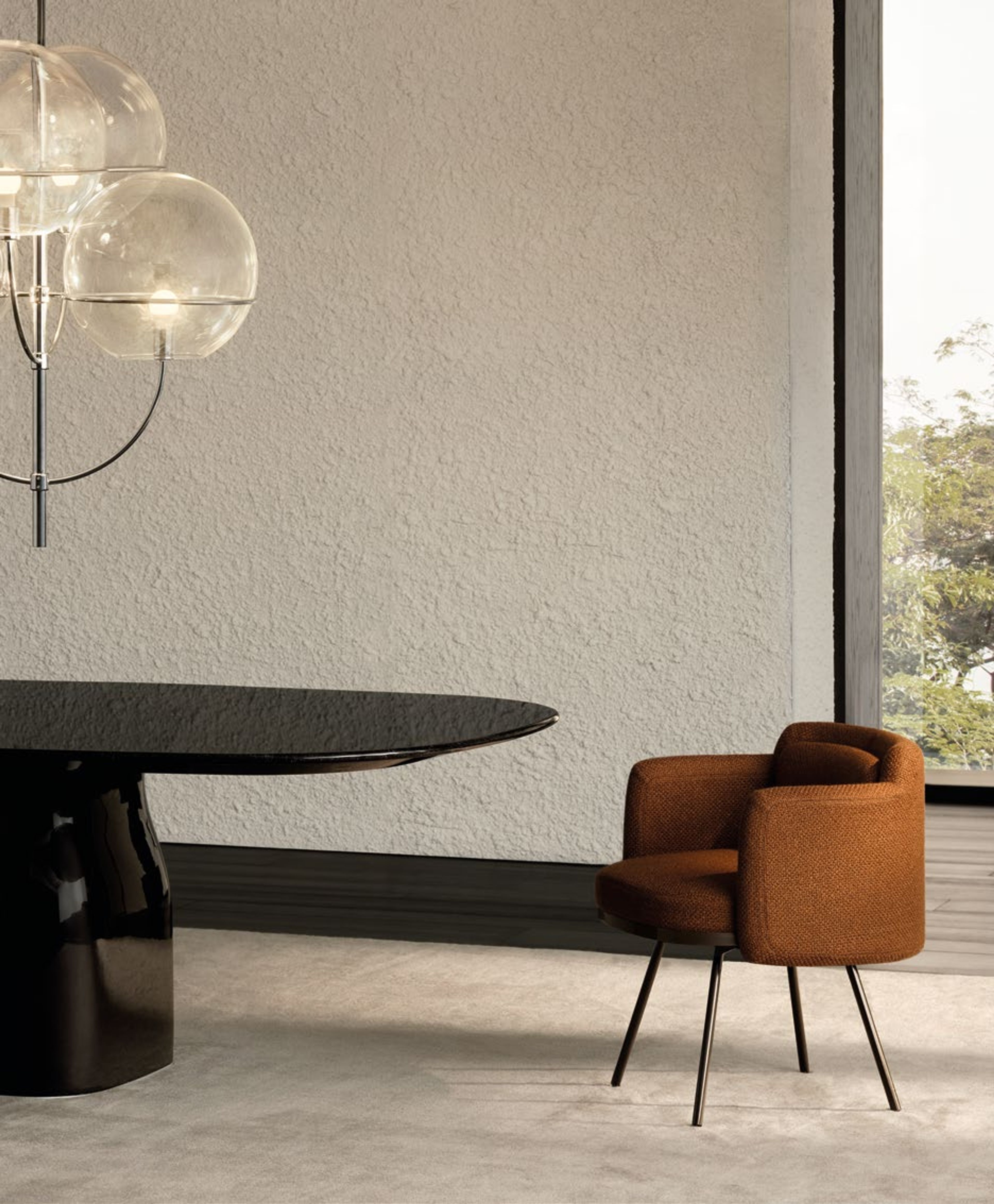 Le petit fauteuil de Minotti, à la silhouette enveloppante.