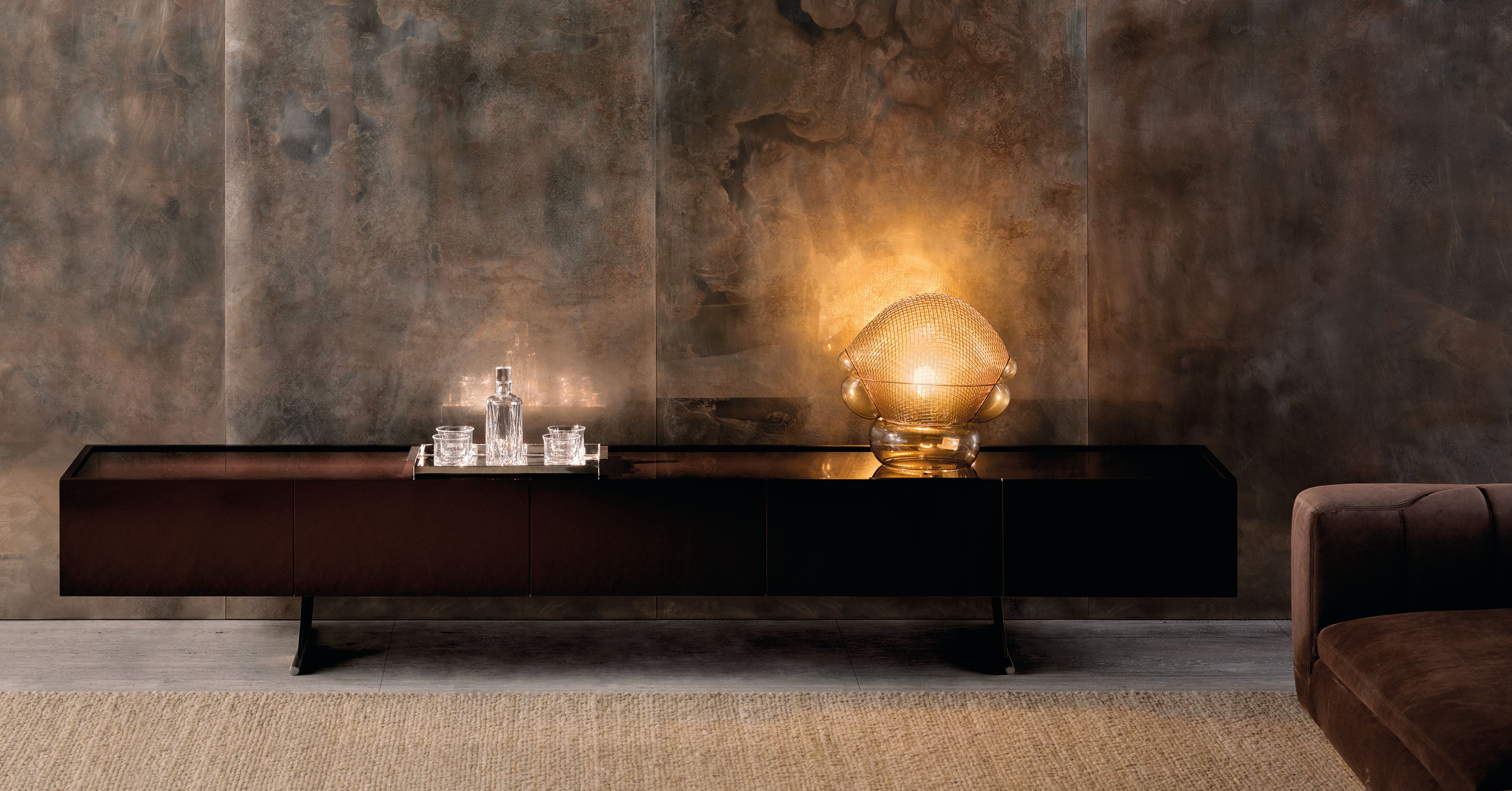 Buffet géométrique et réfléchissant de Minotti.