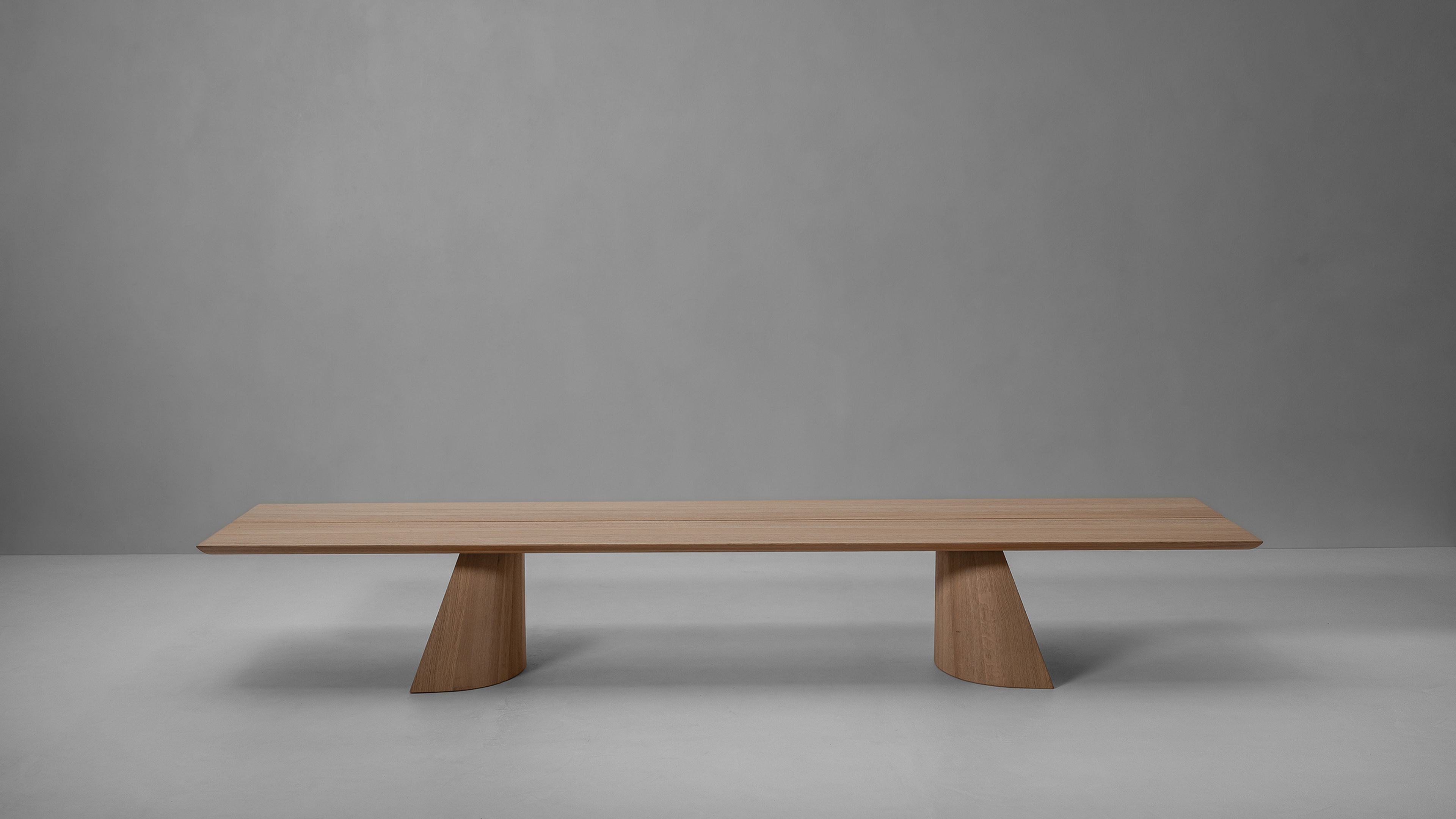 Un banc en bois massif de Van Rossum.