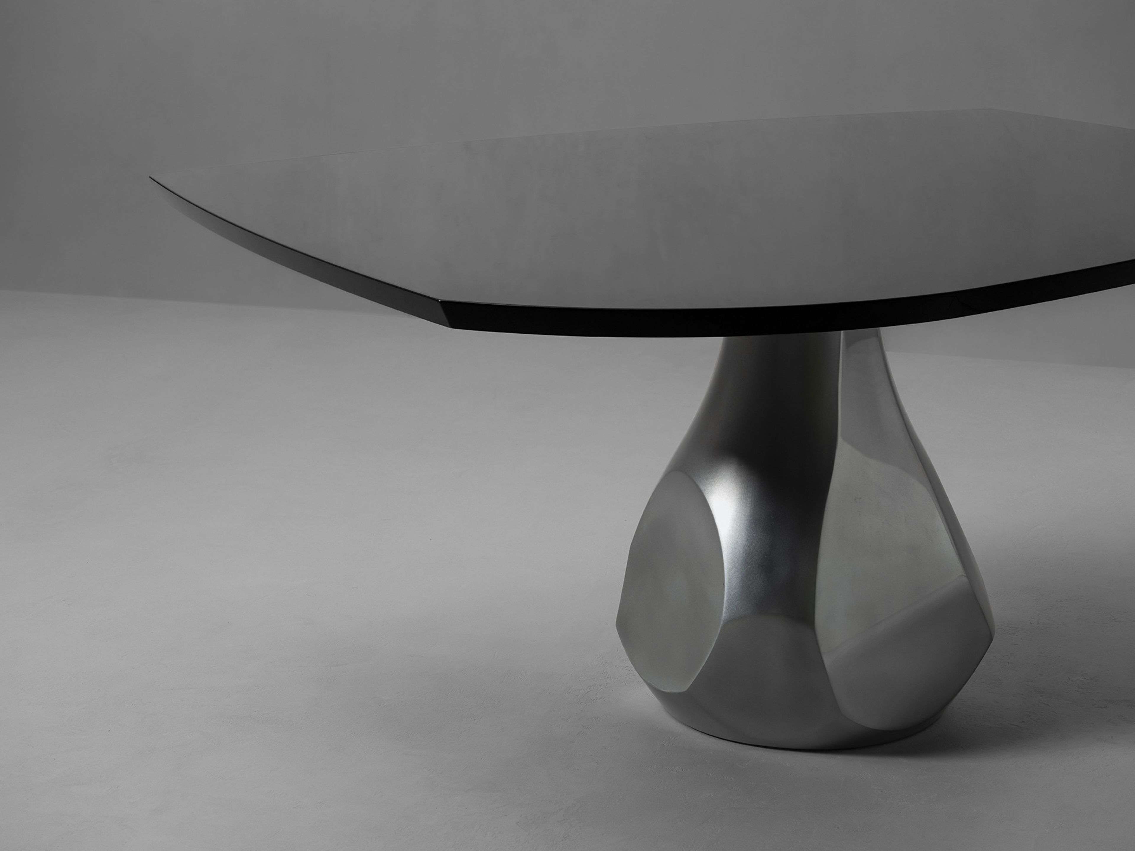 Pukalu Dining Table