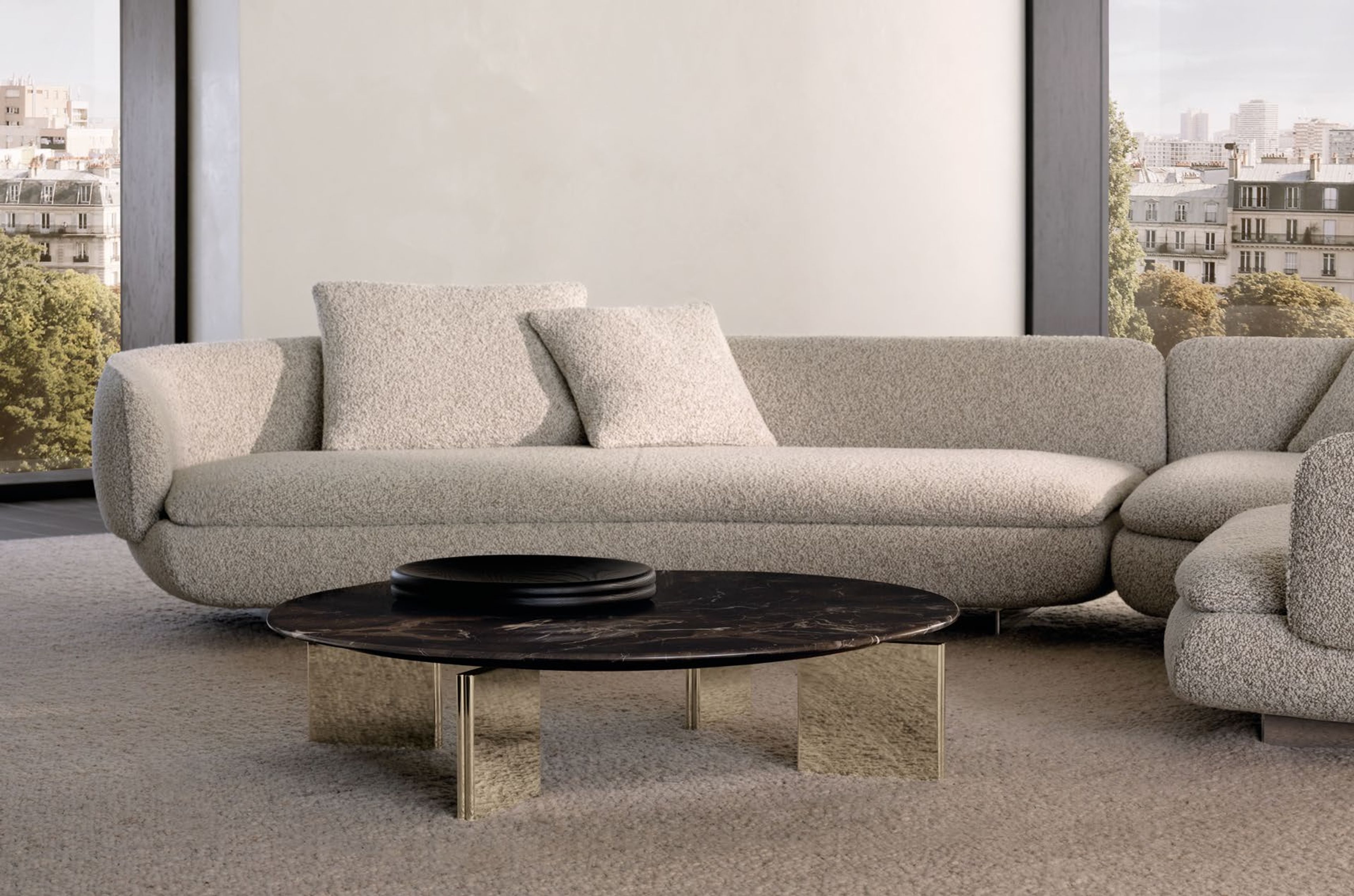 Table basse Minotti avec pieds sculptés à double courbure.