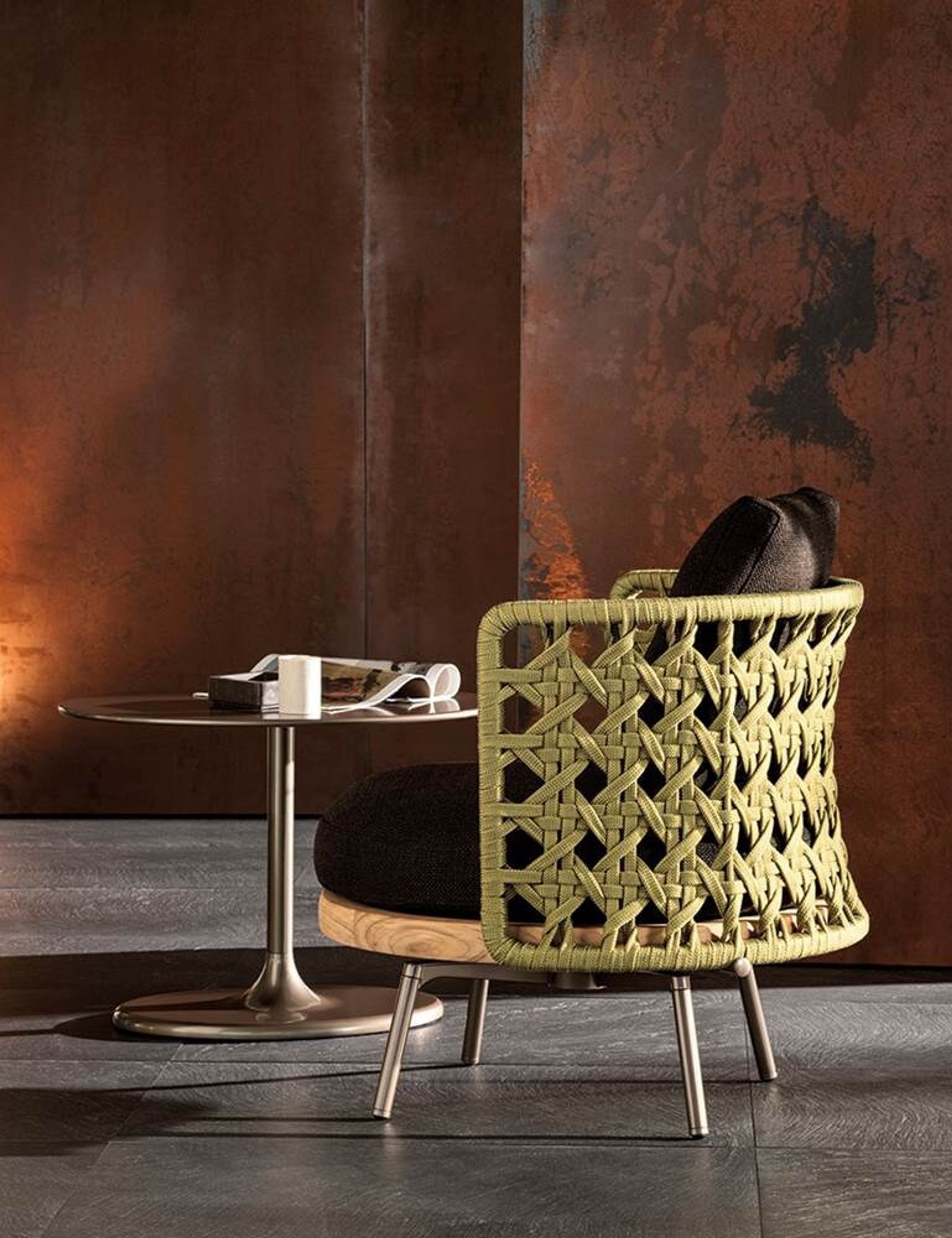 The oval top Minotti Outdoor coffee table.