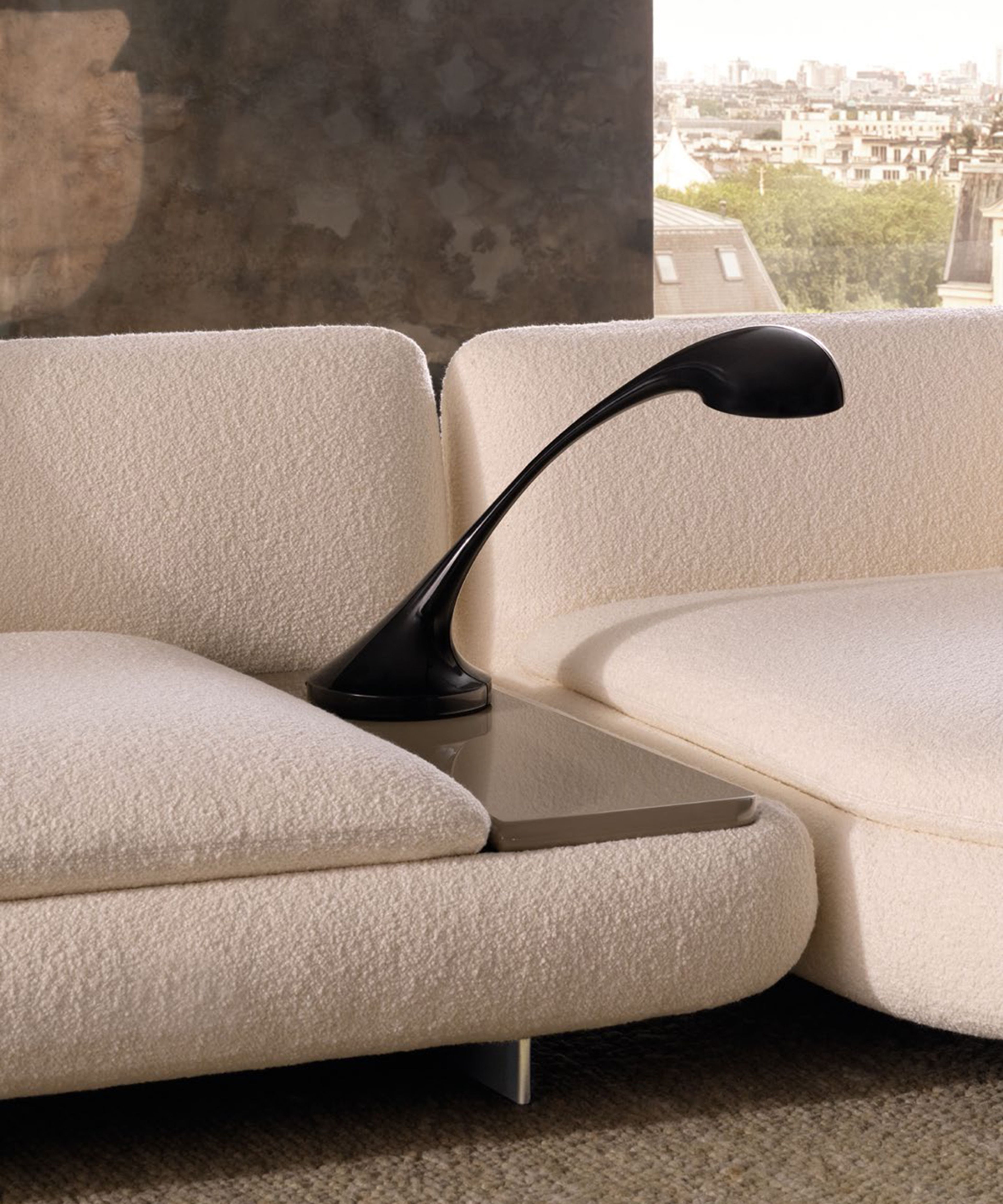 A fluid seating system by Minotti, where generous curves and geometric rigour meet in a light, decorative, and iconic design.