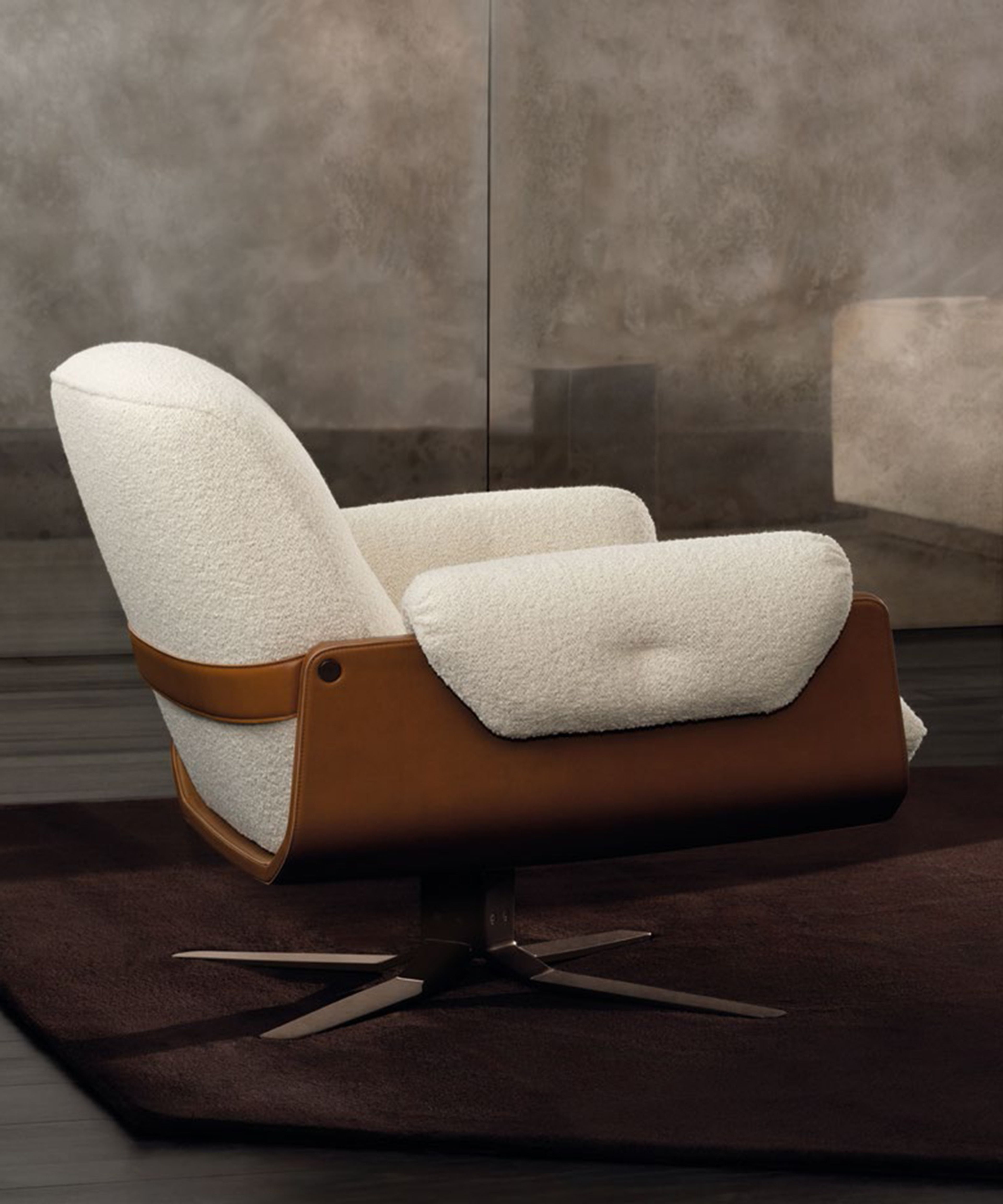 Un fauteuil intemporel inspiré des formes du milieu du XXe siècle.