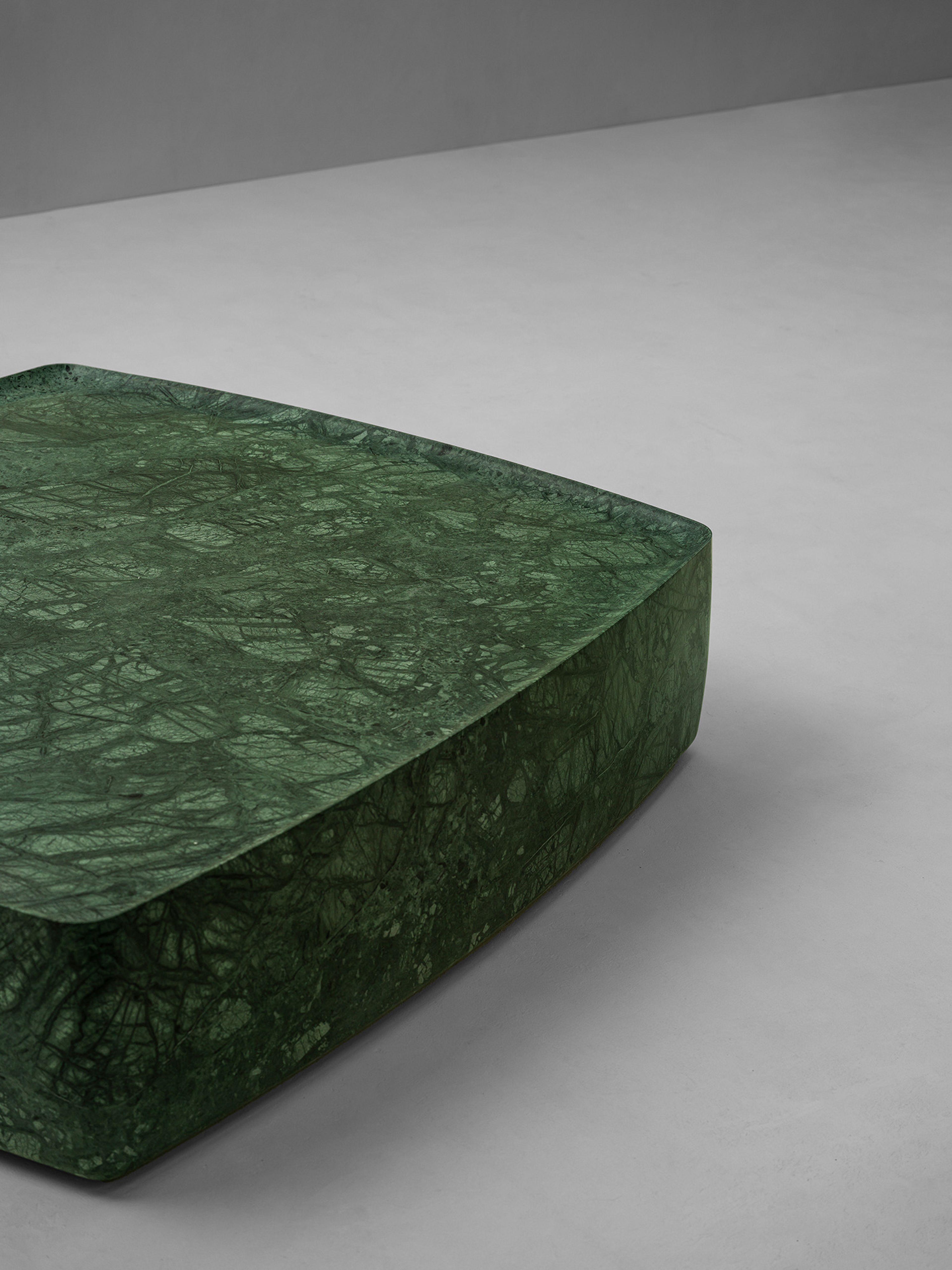 Table Basse Carrée Curvum – Édition Limitée