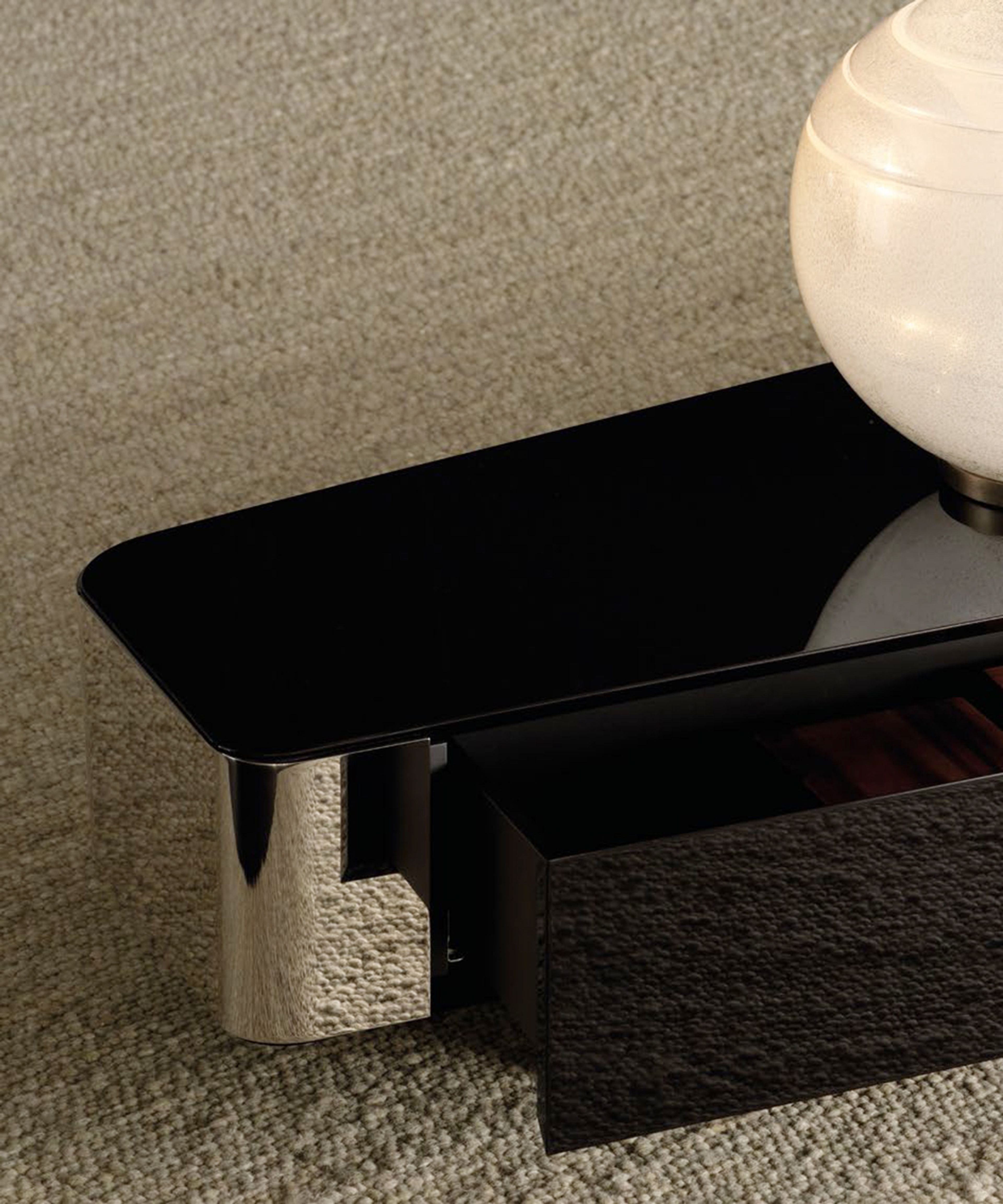 The glossy lacquered Minotti sideboard with metal details.