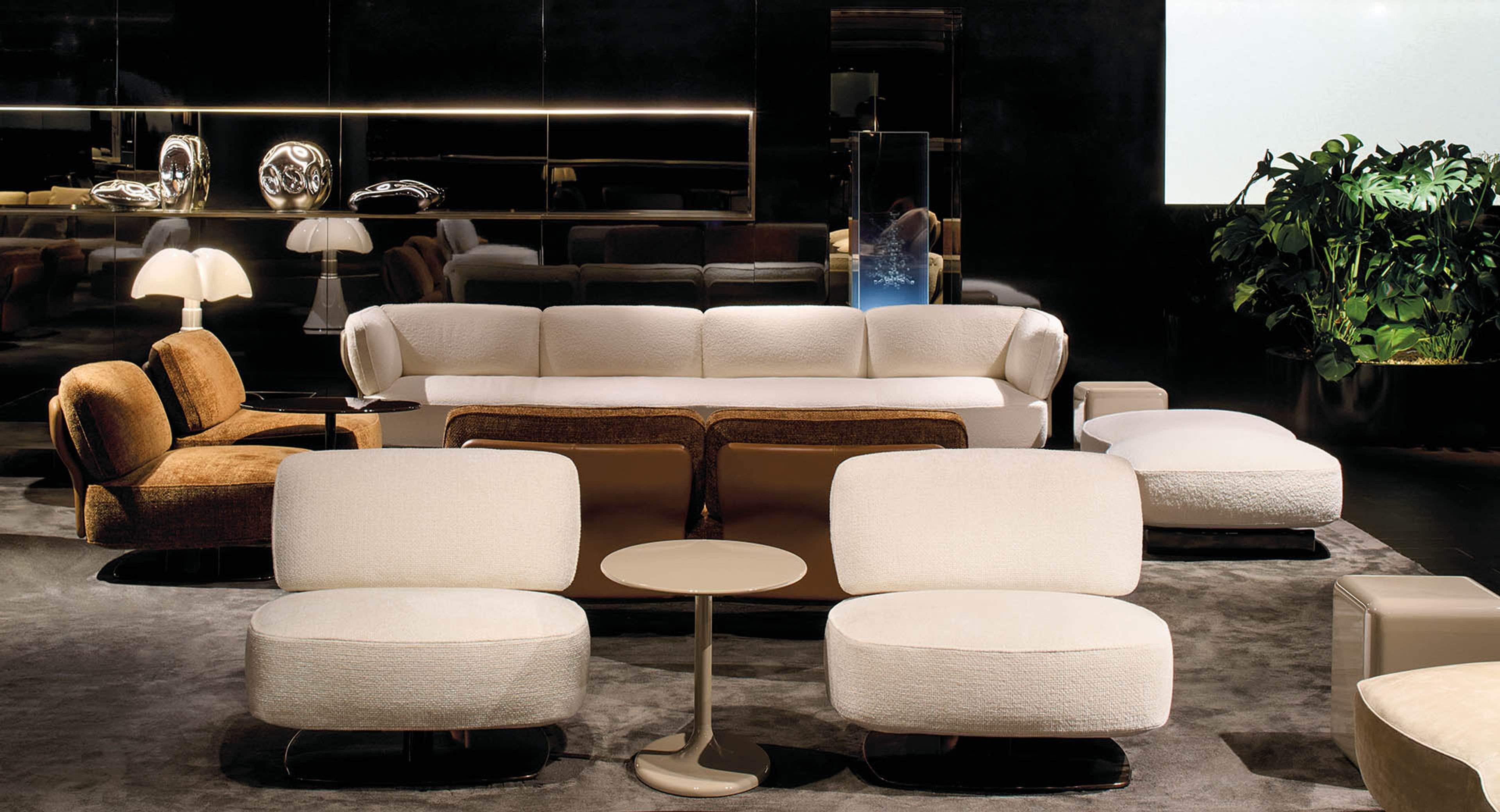 La table basse Minotti à plateau ovale.
