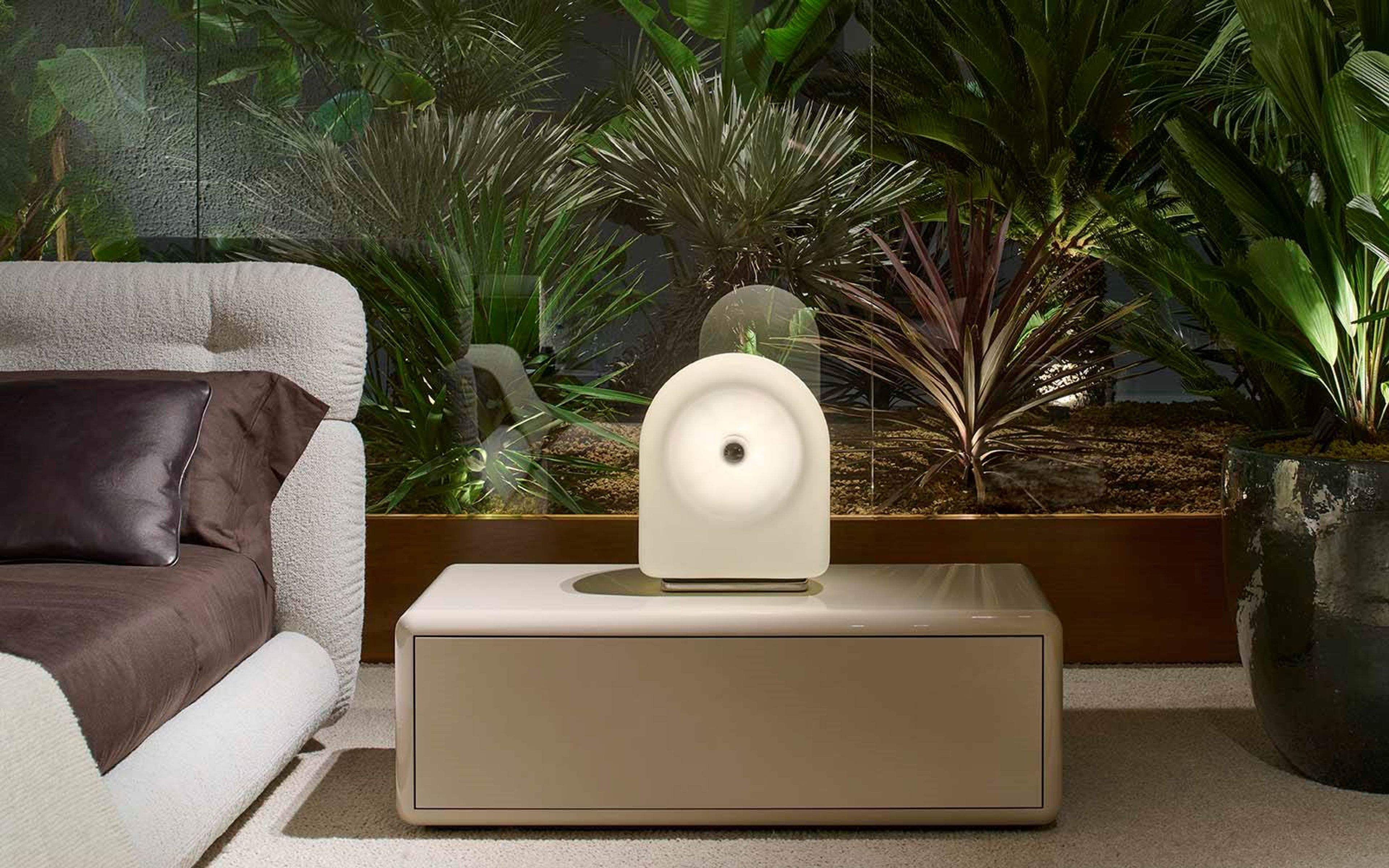 A compact Minotti`s nightstand with edgeless clean lines.