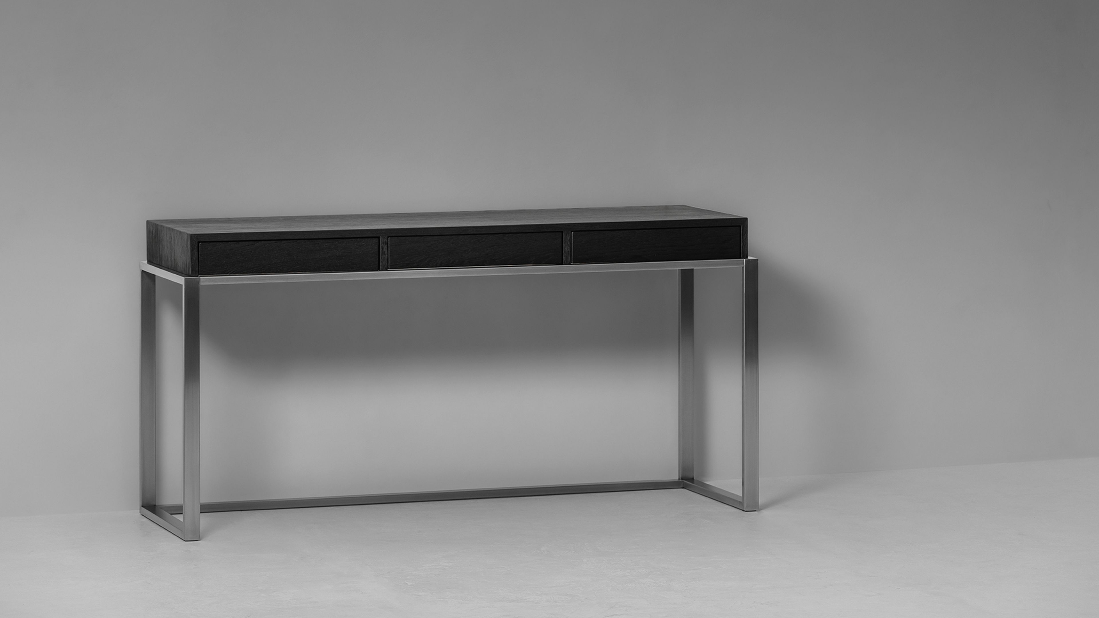 Une console aux proportions délicates signée Marlieke Van Rossum.