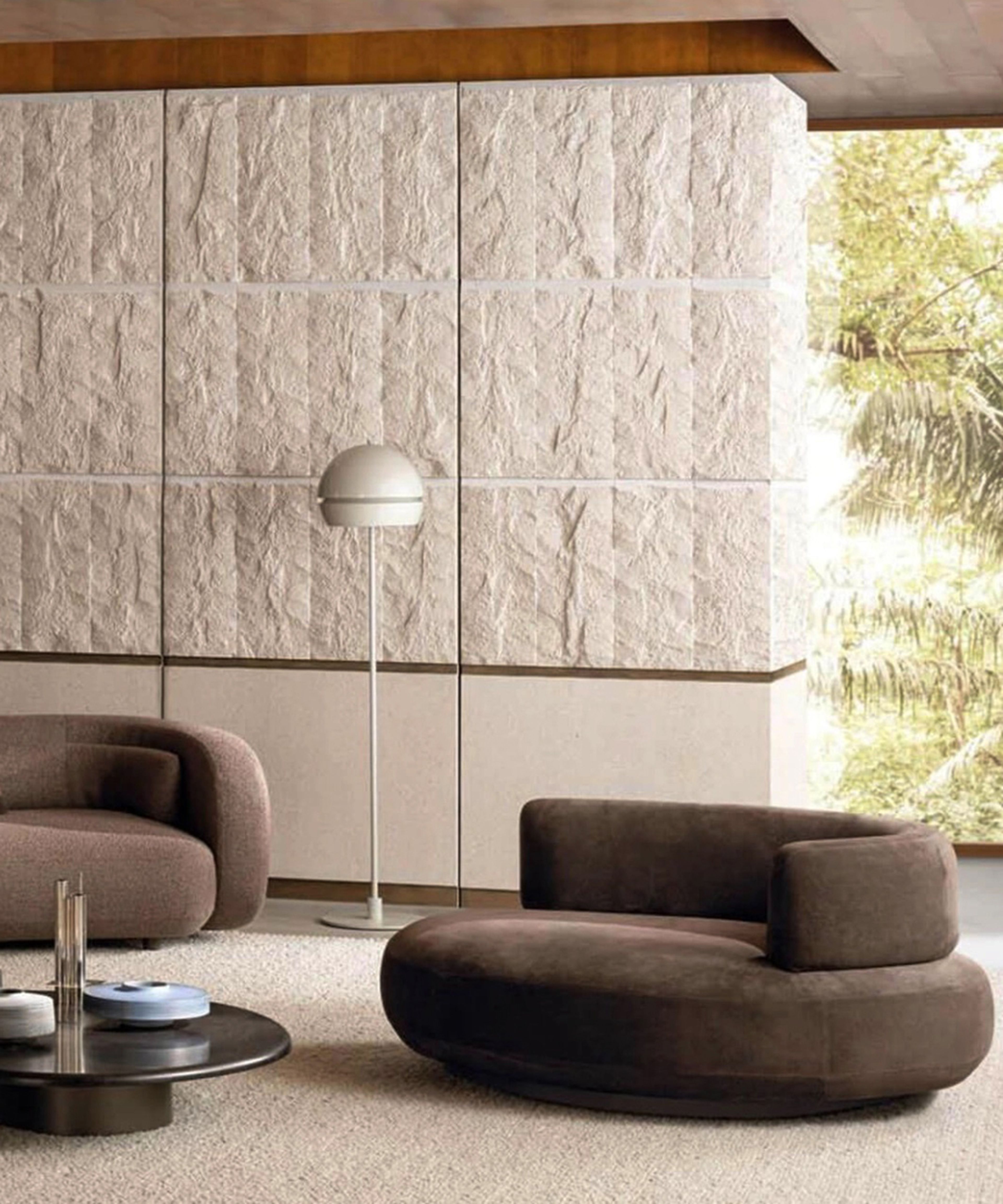 Un fauteuil sculptural aux formes organiques fluides, signé Minotti.