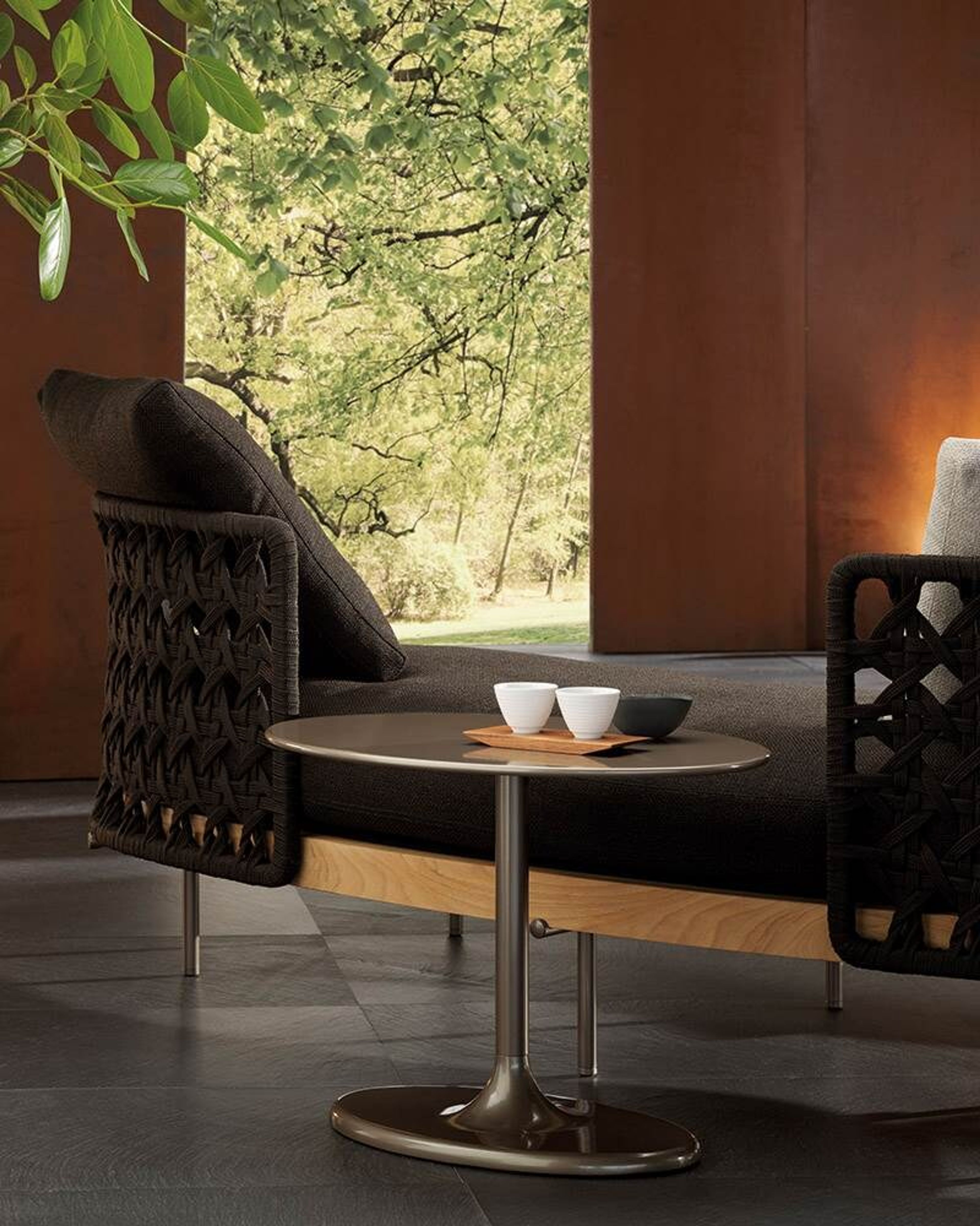 The oval top Minotti Outdoor coffee table.