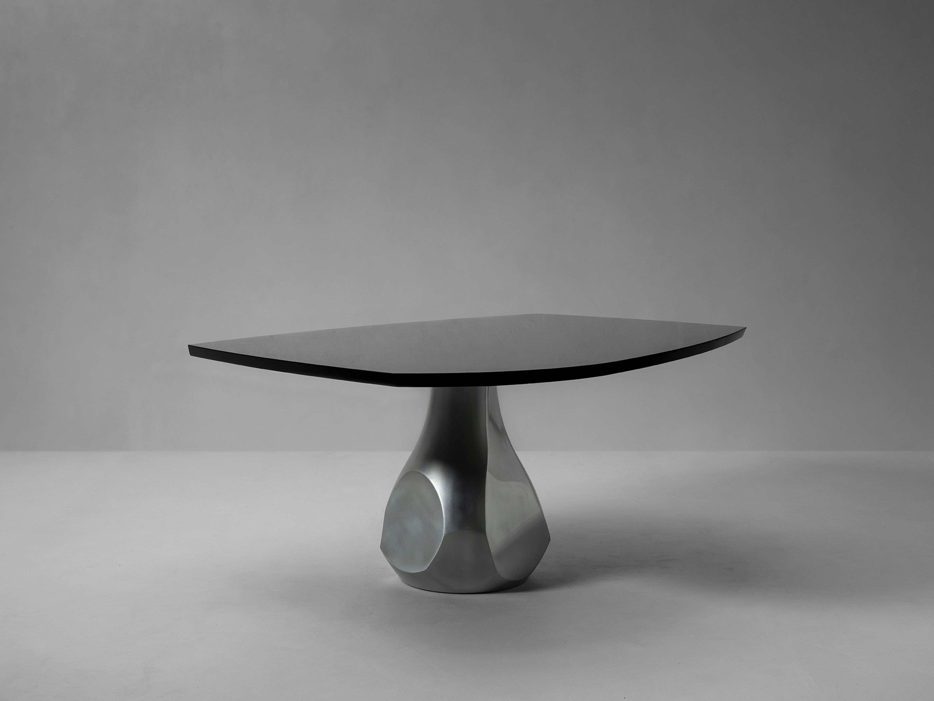 Pukalu Dining Table