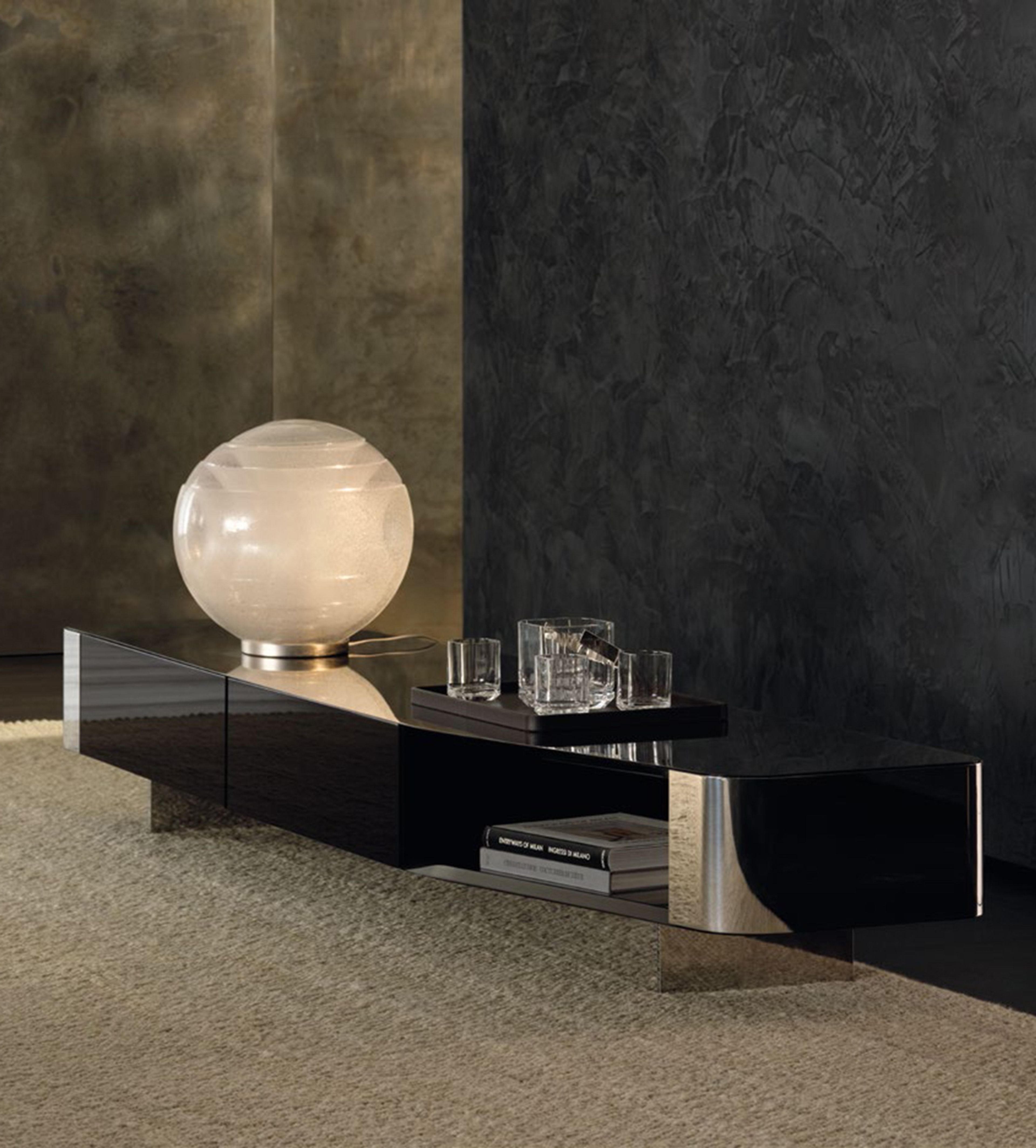 The glossy lacquered Minotti sideboard with metal details.