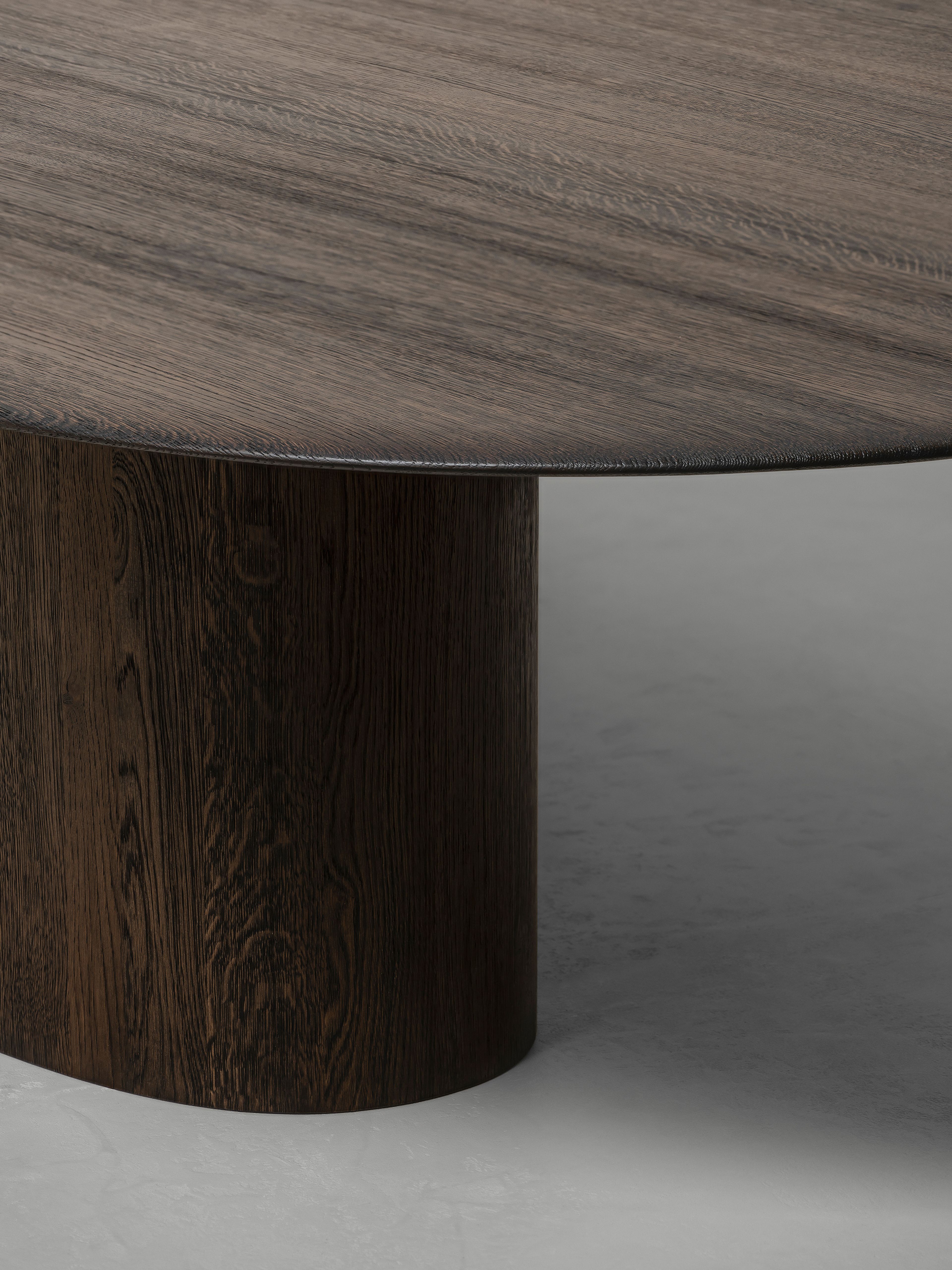 Table de Repas Anvil Semi-Ovale