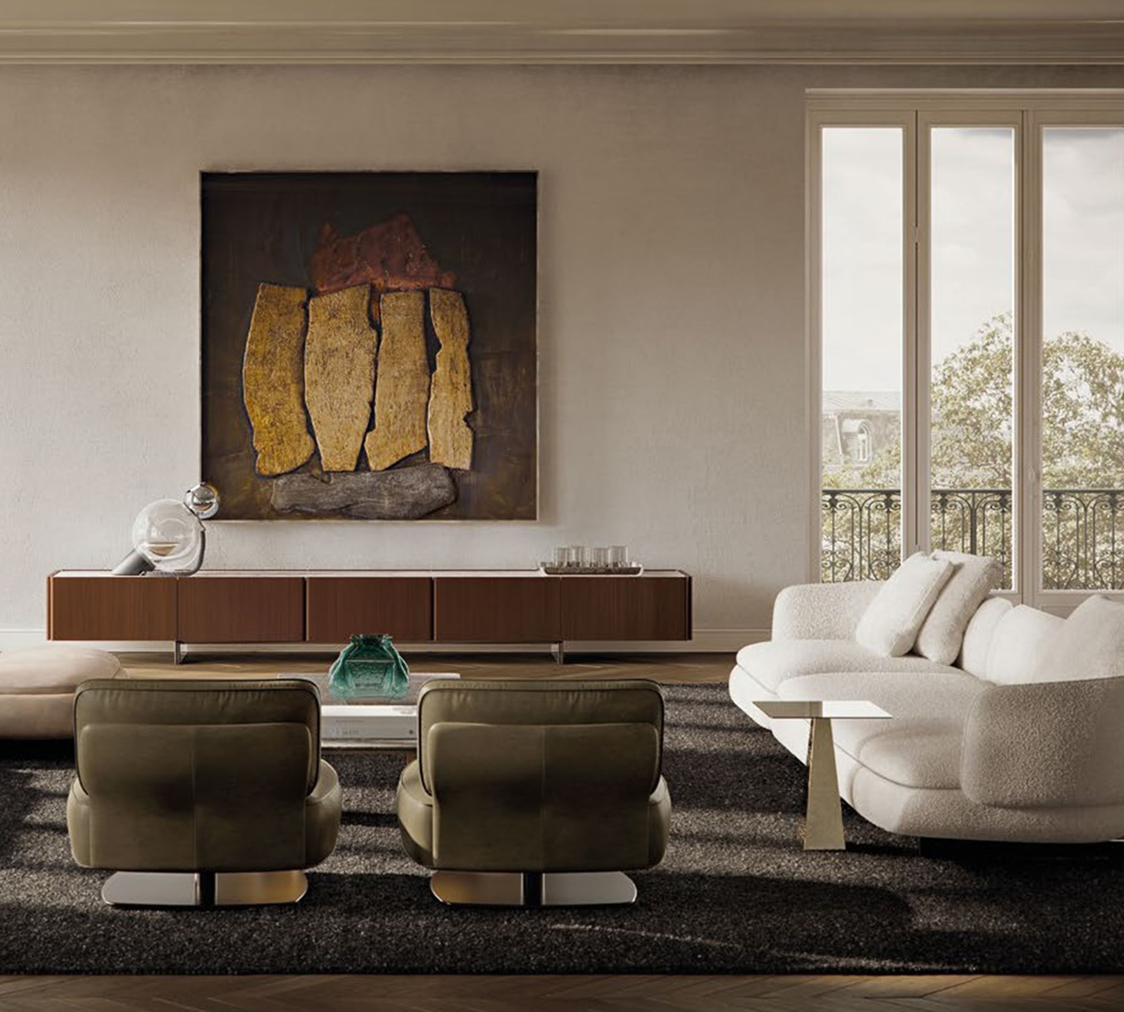 Table basse Minotti en forme de pyramide.