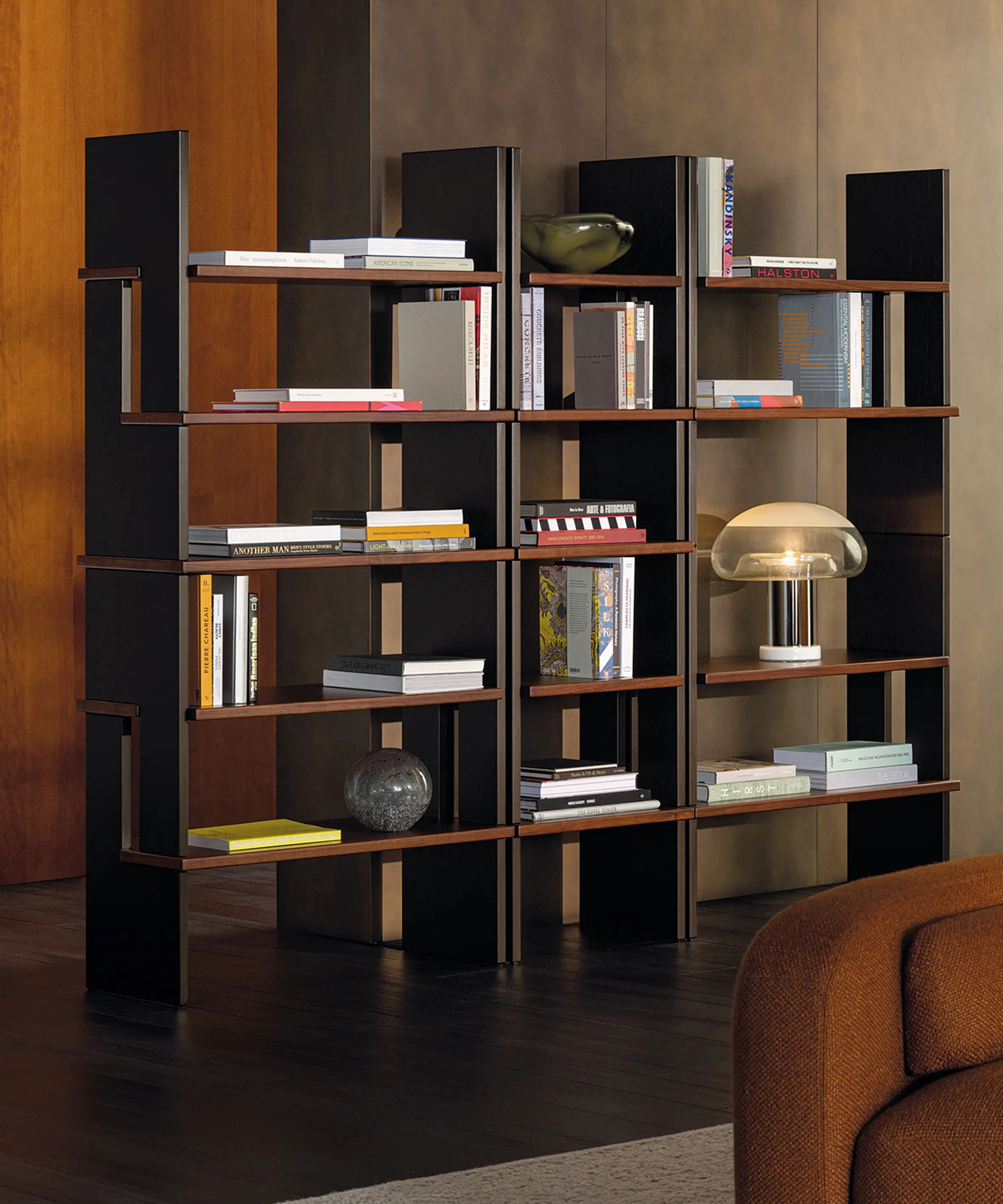 Un système modulaire d'éléments géométriques répétés par Minotti.