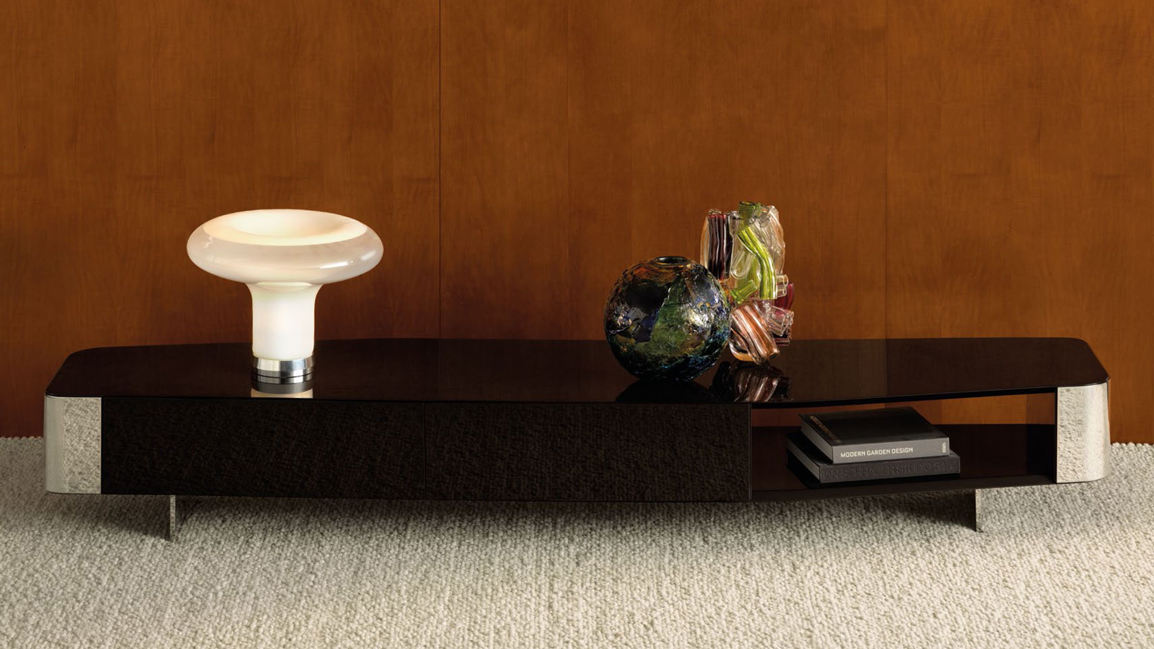 The glossy lacquered Minotti sideboard with metal details.