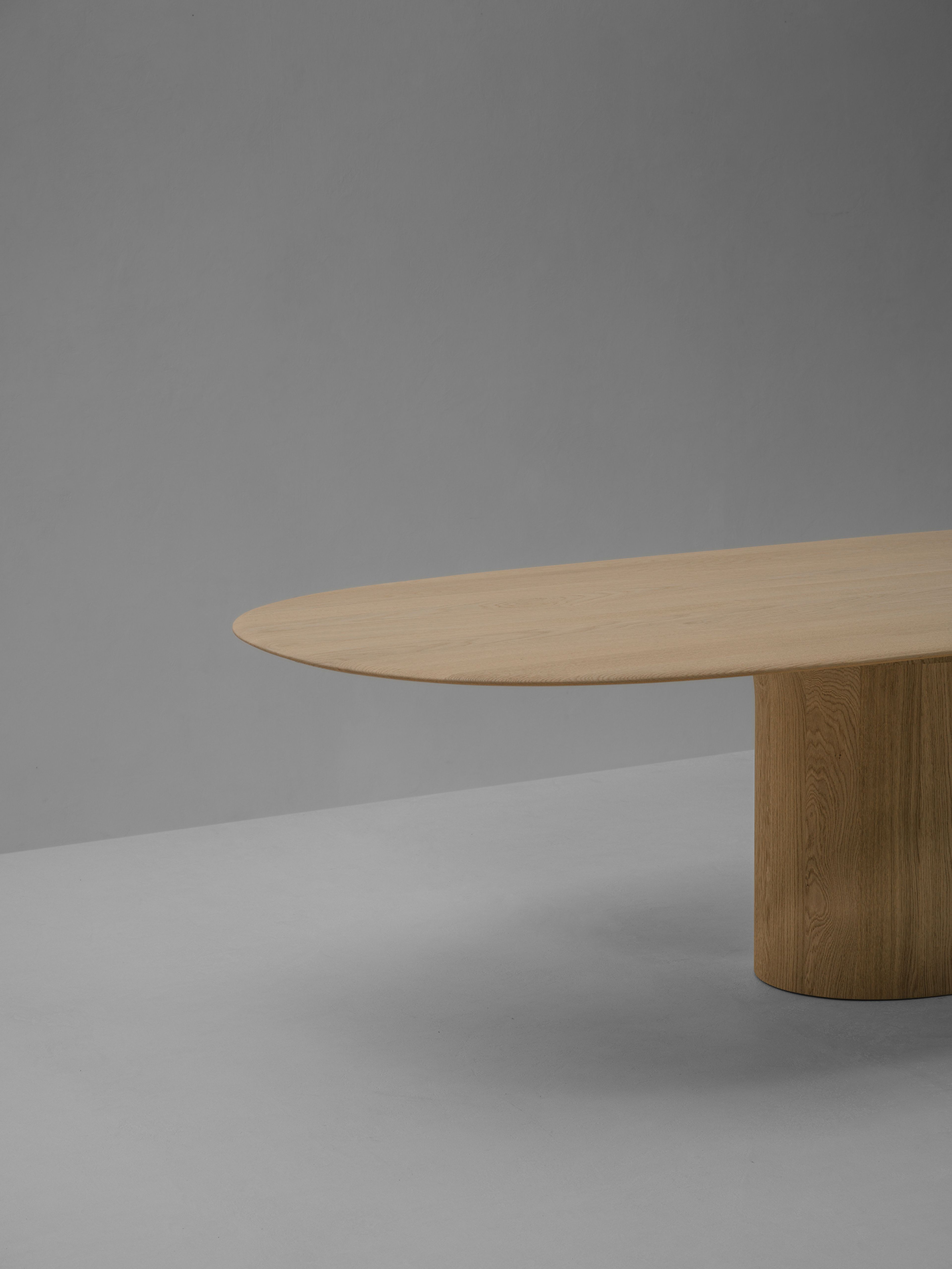 Table de Repas Anvil Semi-Ovale