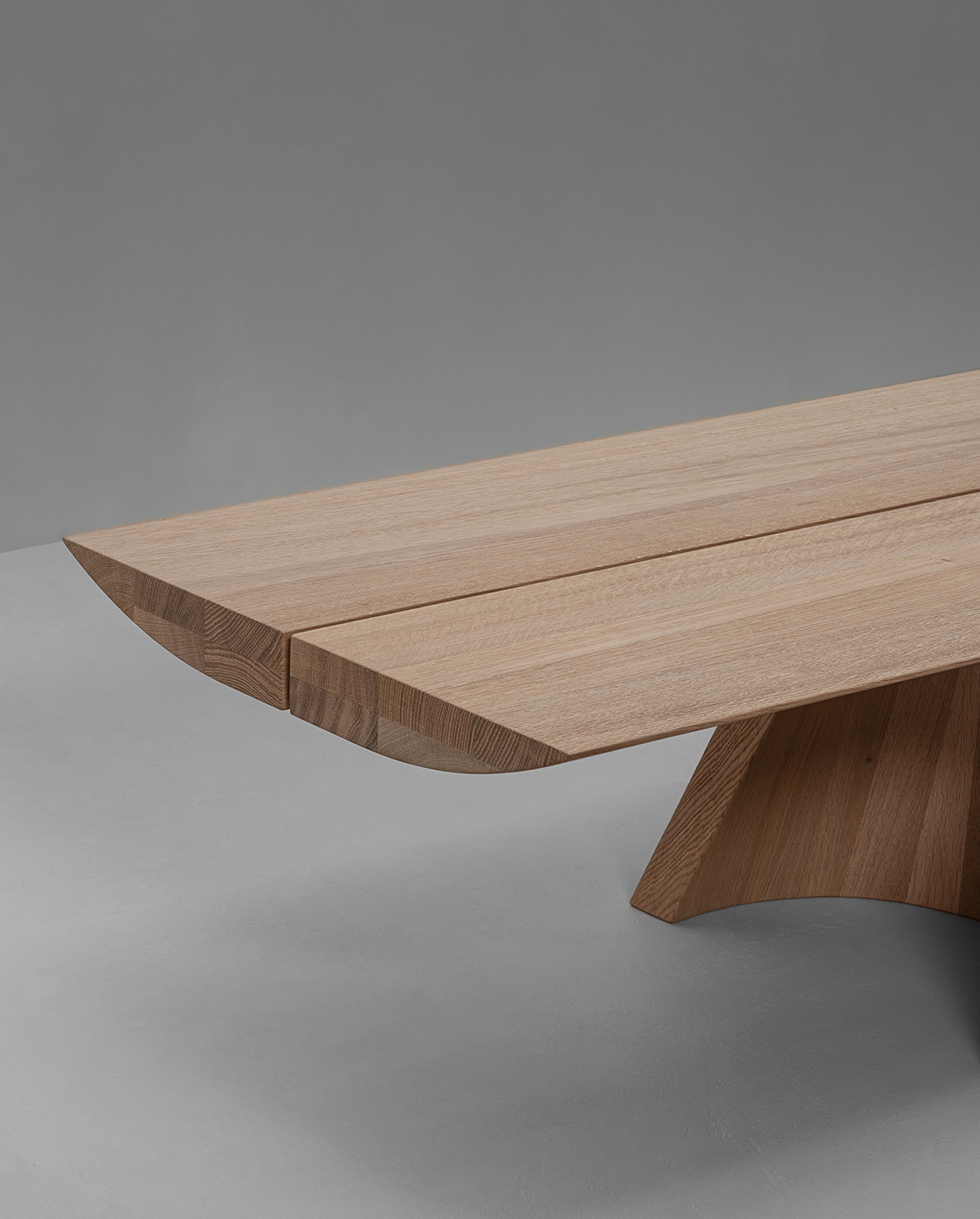 Un banc en bois massif de Van Rossum.