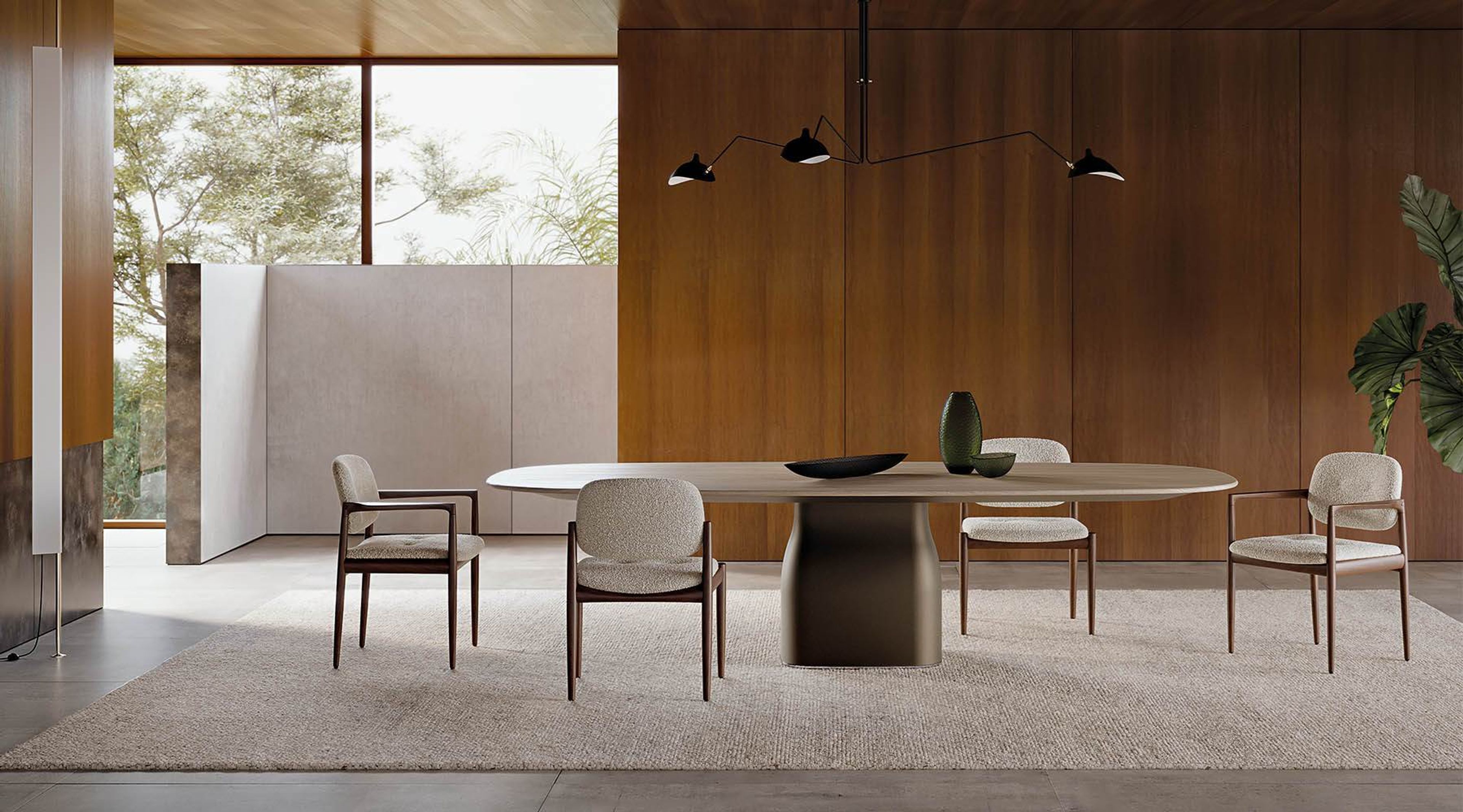 Un petit fauteuil de salle à manger léger et élégant signé Minotti.