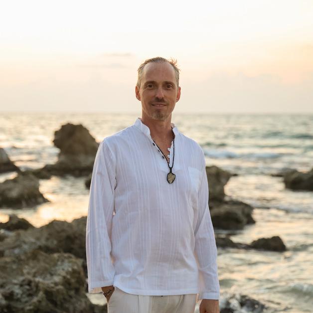 Ananda Lev