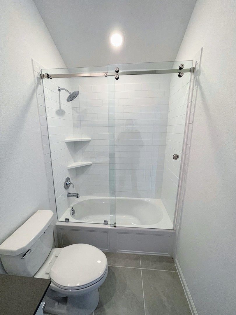 Frameless Glass Bathtub Enclosure