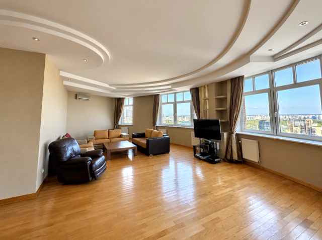 LESI UKRAINKY BLVD., 23