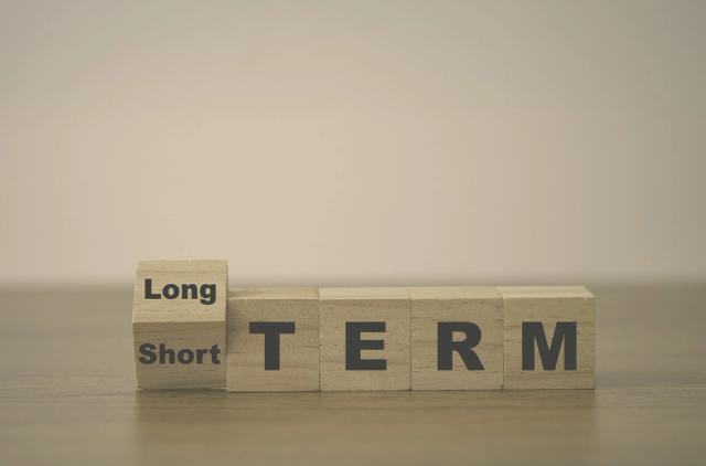 Short-term vs. Long-term Renting: Advantages and Disadvantages For Apartment Owners