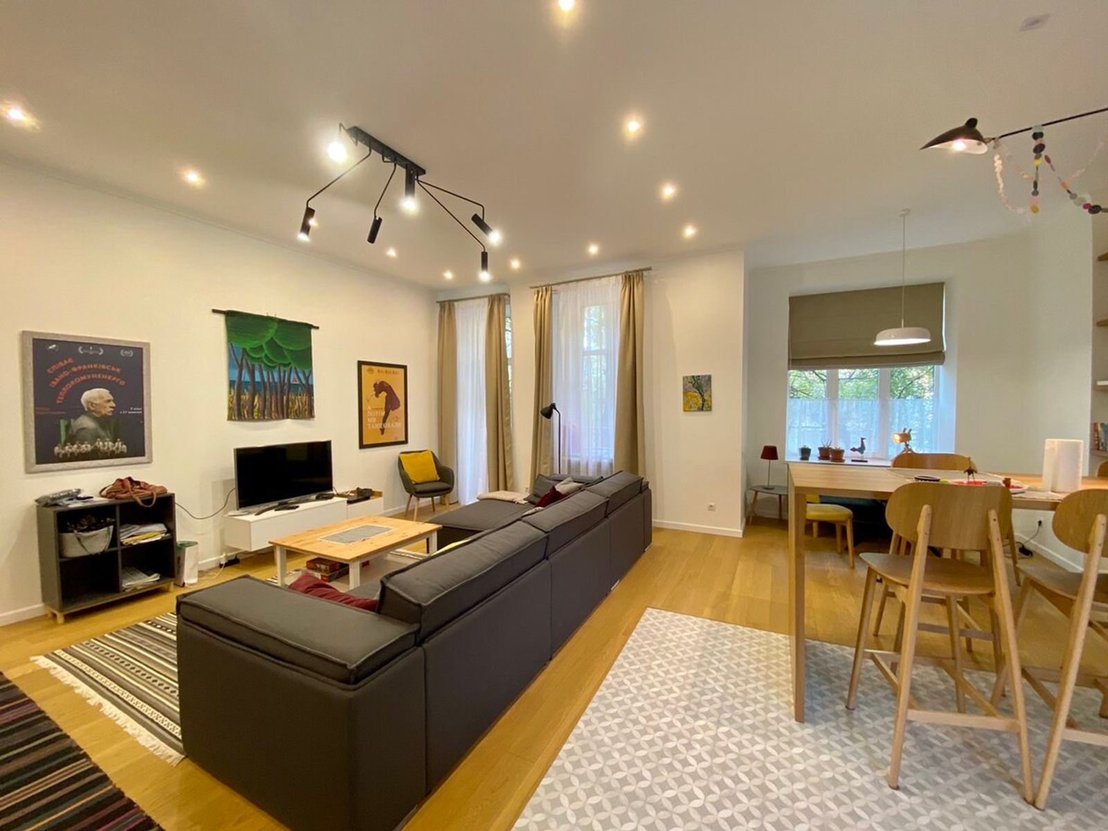 Living room and dining area with wood floors and natural light, Ivana Franka 20B, Kyiv — Vestor.Estate
