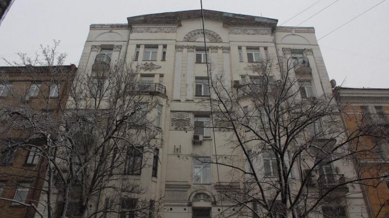 Income House (Mykola Shekhonin)