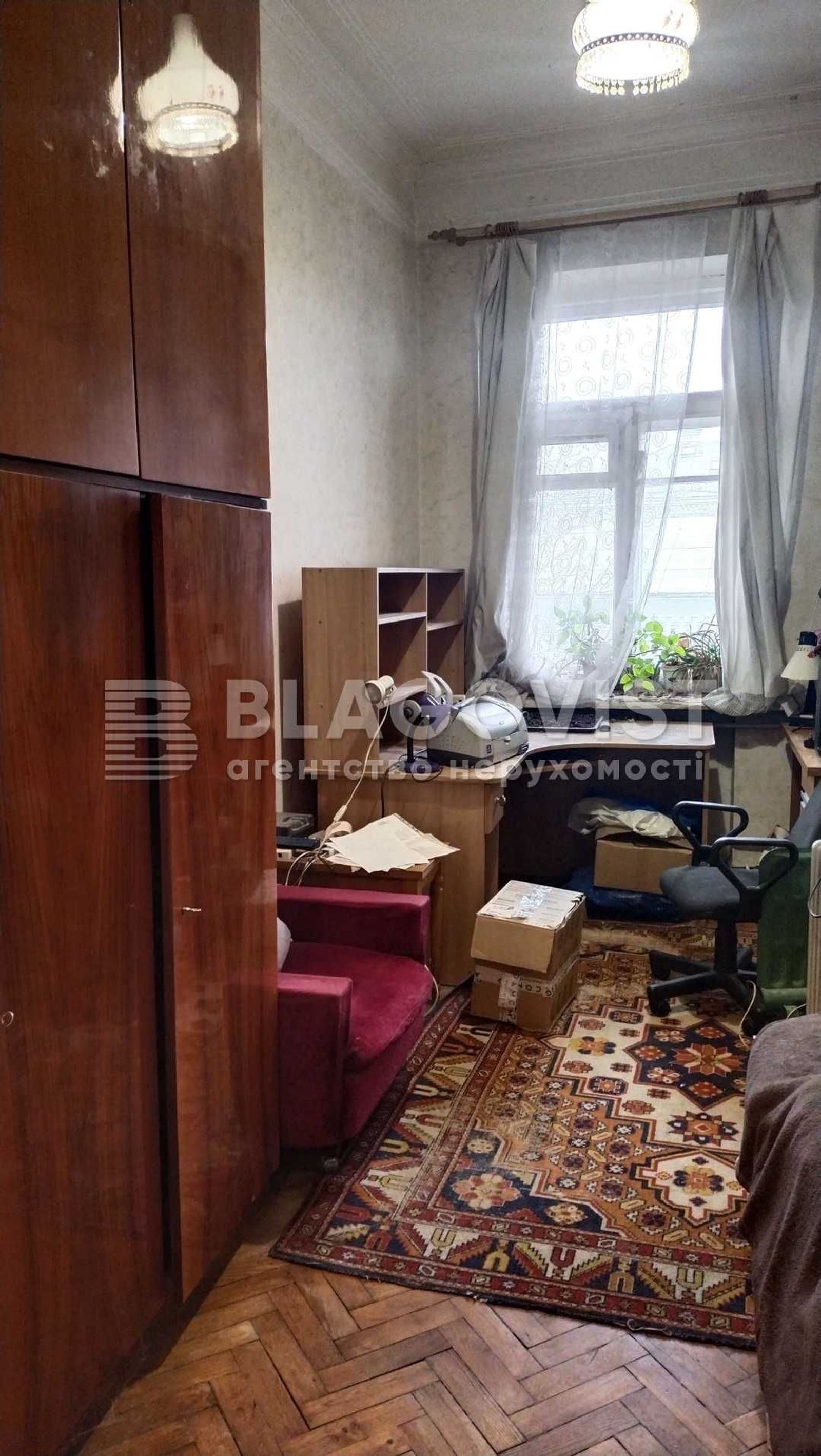 Bedroom with large wardrobe, patterned rug, and natural light, Bulvarno-Kudriavska 31a, Kyiv — Vestor.Estate