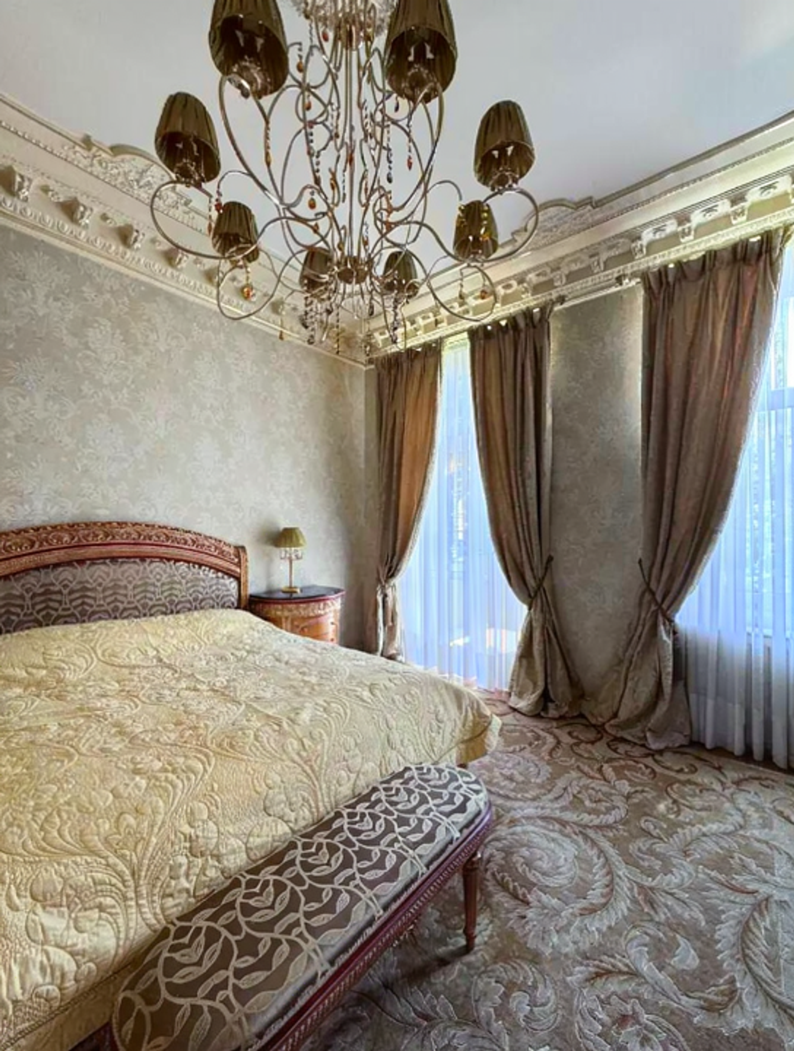 Bedroom in a renovated apartment on Tereshchenkivska Street, Kyiv