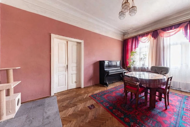 YEVHENA CHYKALENKA ST., 25