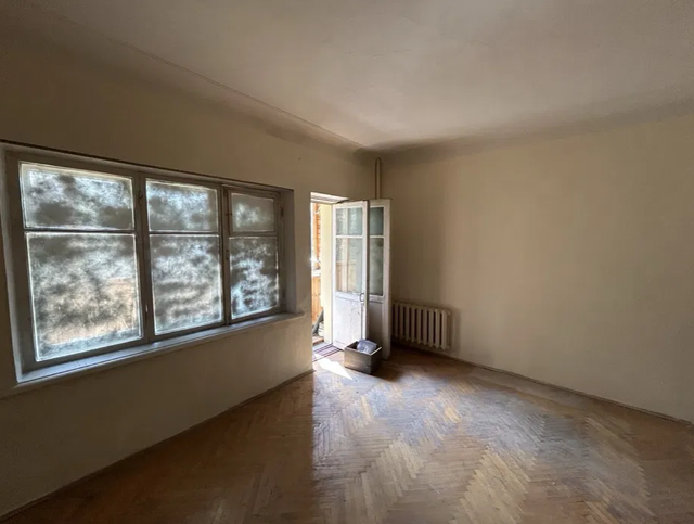 KRUHLOUNIVERSYTETSKA ST., 2/1