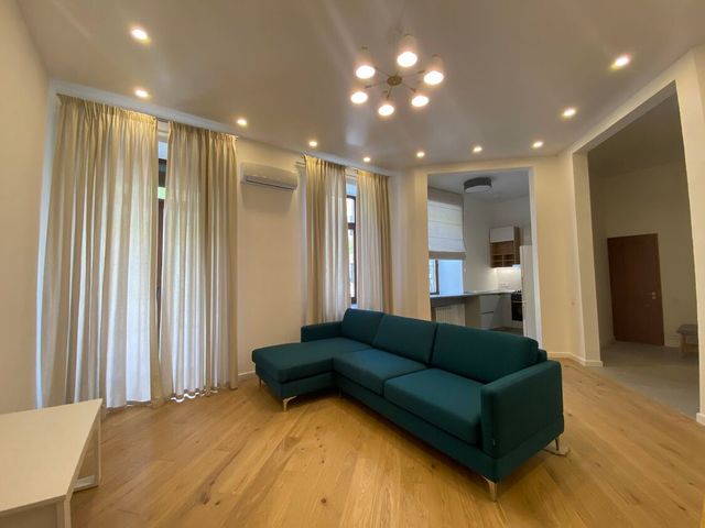 YAROSLAVIV VAL ST., 21a