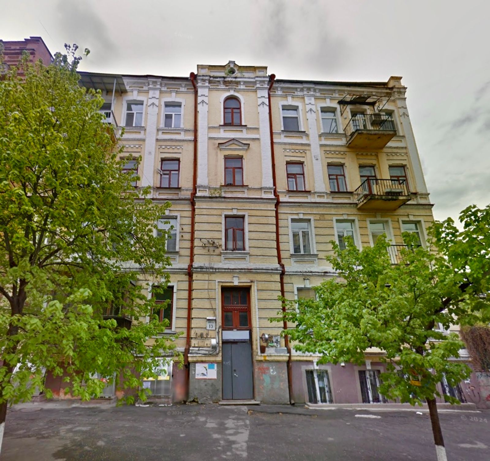 Apartment building with balconies and trees in front, Viacheslava Lypynskoho 13, Kyiv — Vestor.Estate