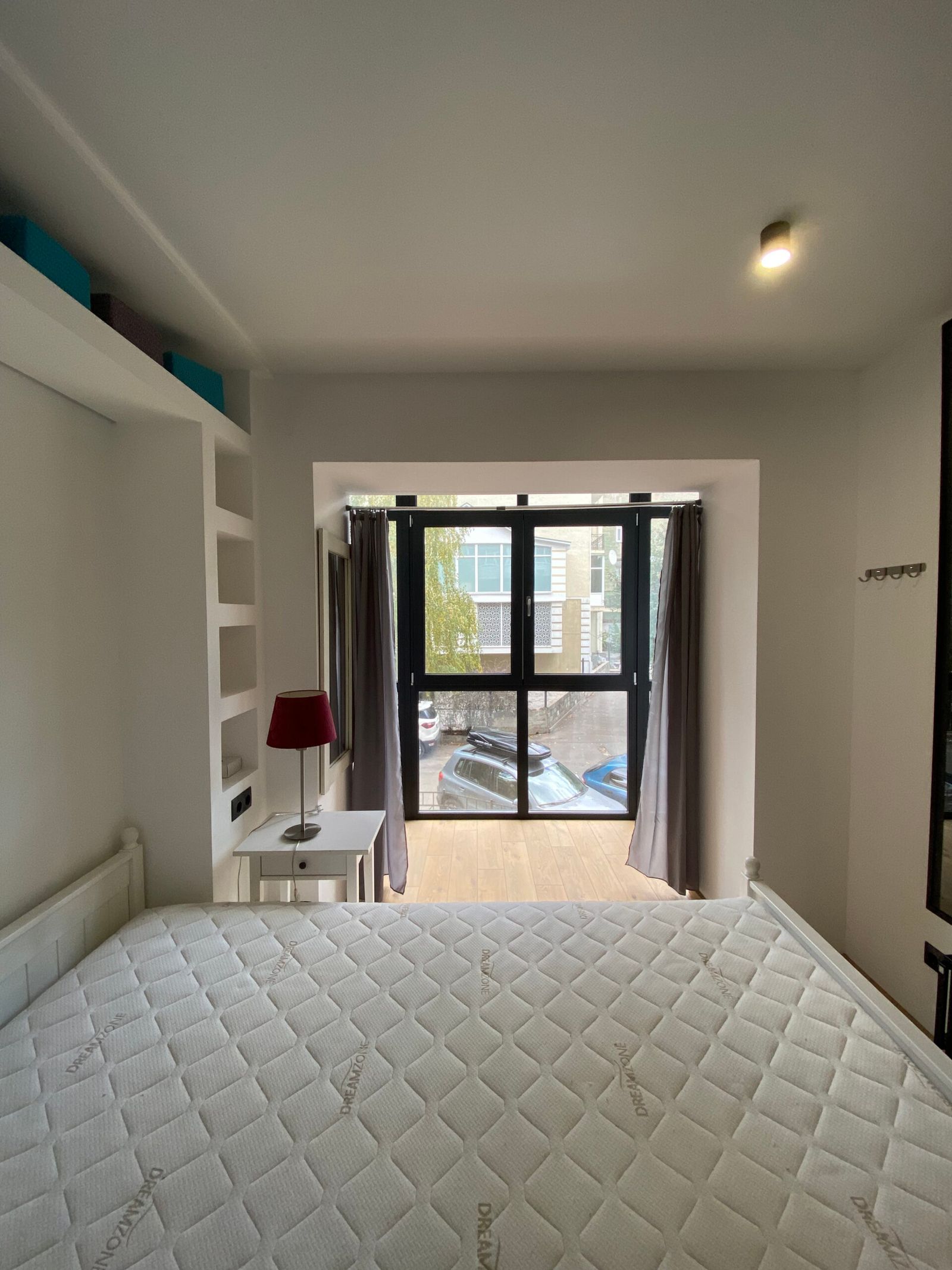 Bedroom with large window and built-in shelving, Olesia Honchara 51, Kyiv — Vestor.Estate