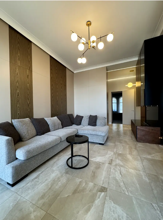 KRUHLOUNIVERSYTETSKA ST., 14