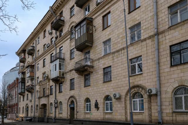 VOLODYMYRSKA ST., 19