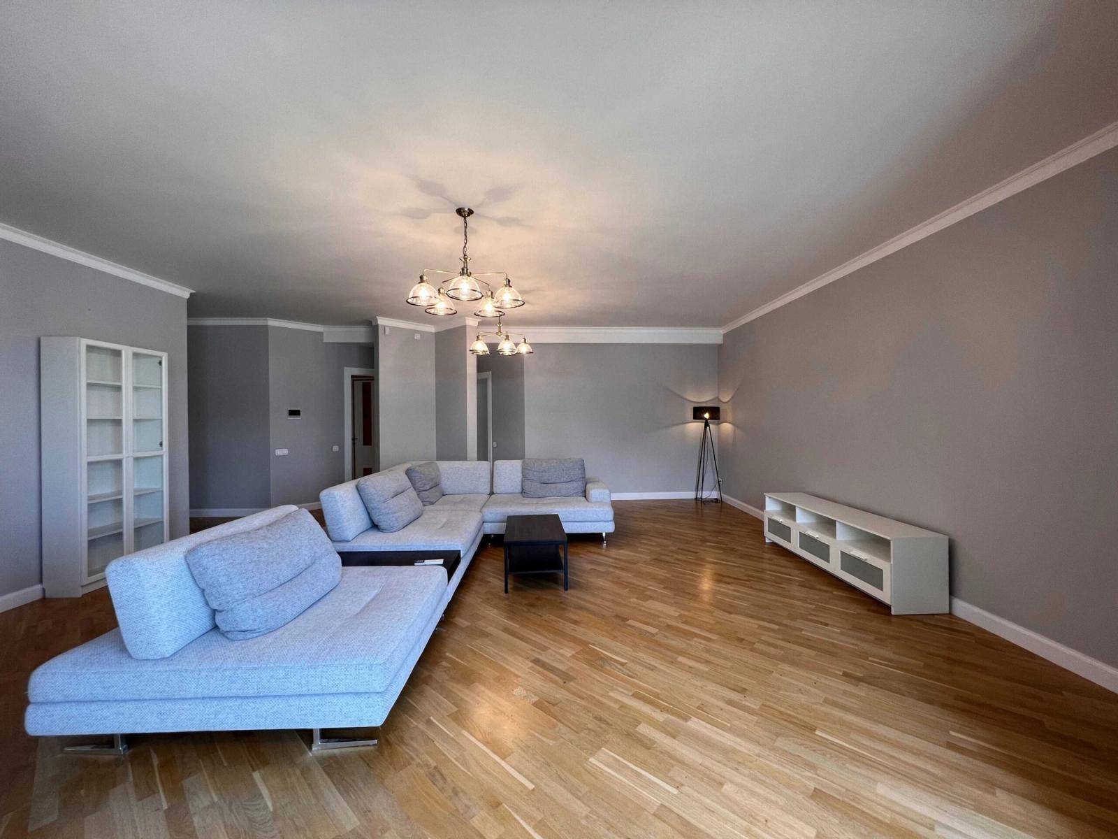 Spacious living room with sectional sofa and hardwood floors, Shota Rustaveli 27A, Kyiv — Vestor.Estate