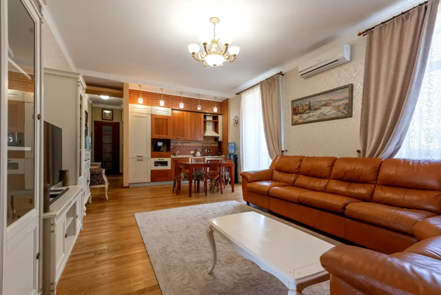 TARASIVSKA ST., 4A