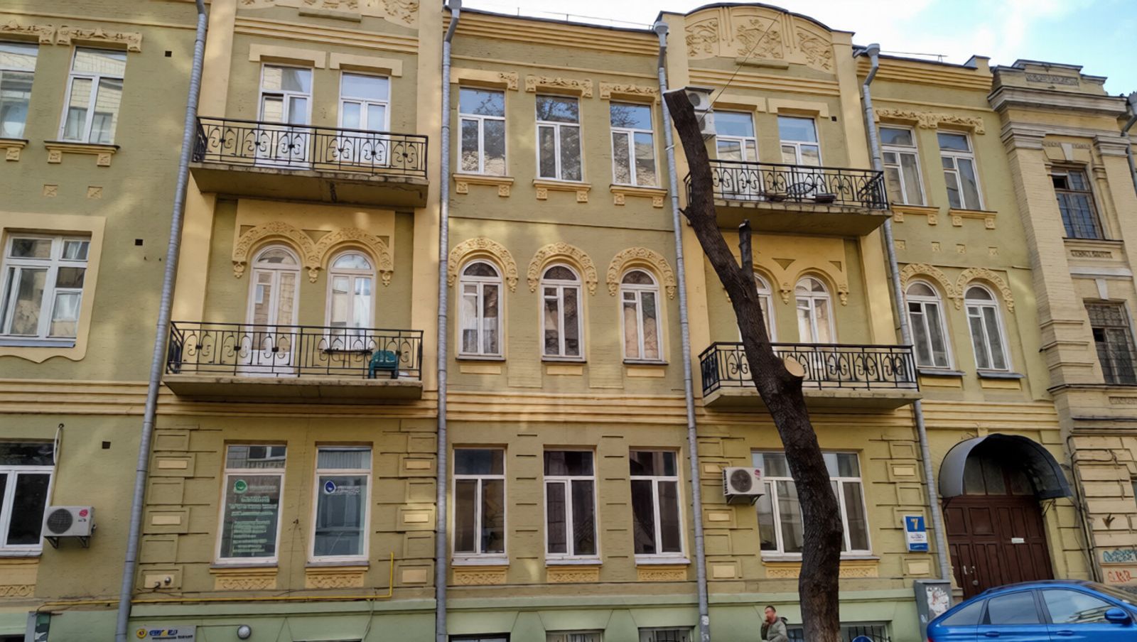 Facade with ornate balconies and arched windows, Mala Zhytomyrska 7, Kyiv — Vestor.Estate