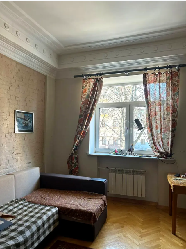 KOSTELNA ST., 10