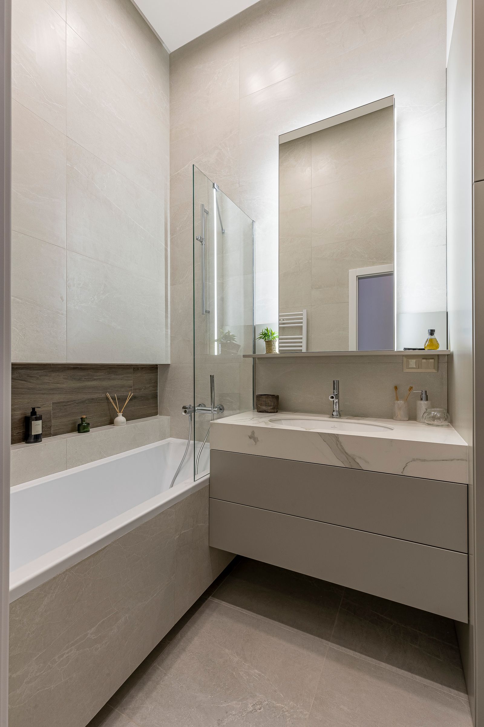 Modern bathroom with bathtub, floating vanity, and illuminated mirror, Zankovetskoi 3, Kyiv — Vestor.Estate