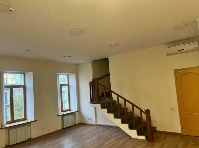 VOLODYMYRSKA ST., 6