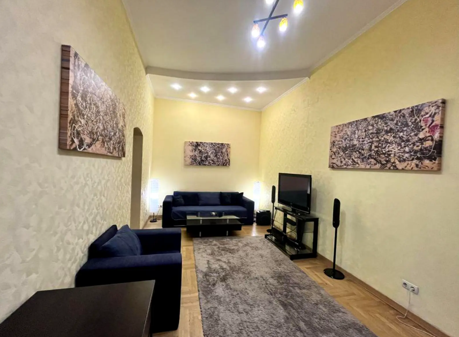 Vestor.Estate living room at Yevhena Chykalenka 21 Kyiv real estate