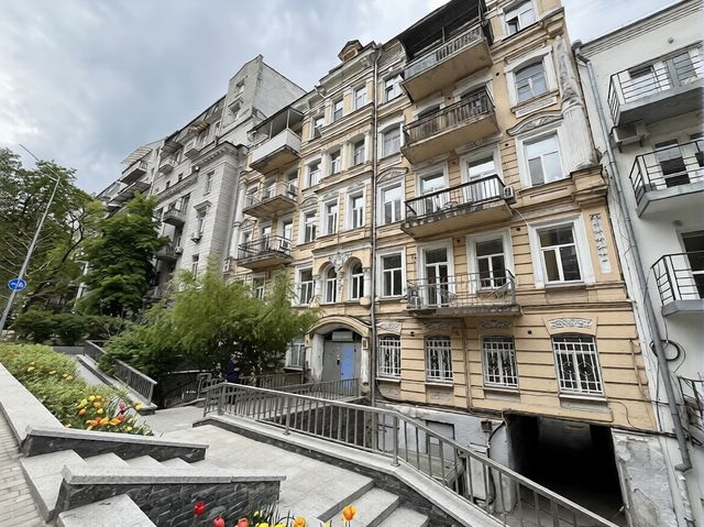 IVANA FRANKA ST., 20